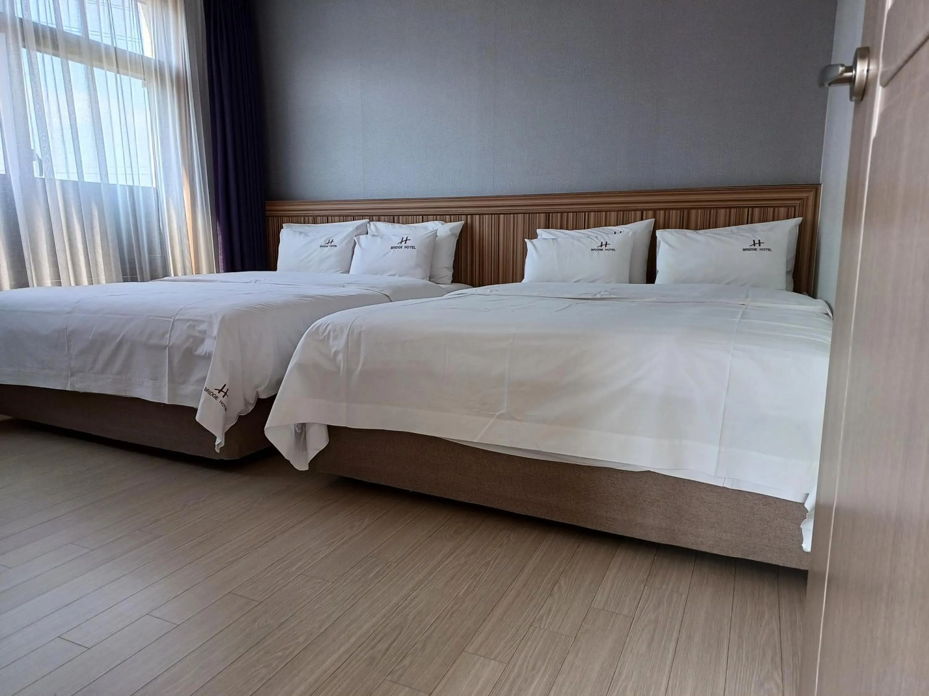 Bed in Tongyeong Bridge Hotel