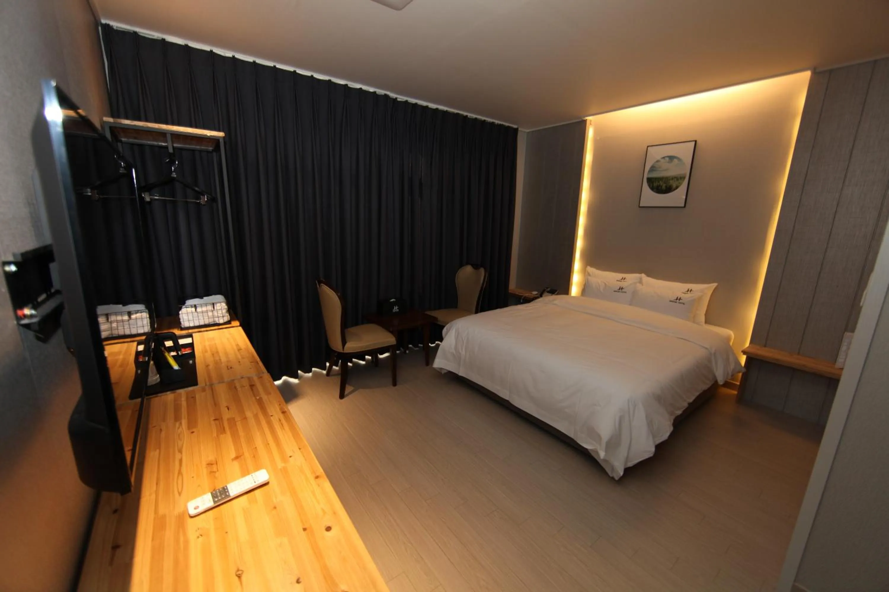 Bed in Tongyeong Bridge Hotel