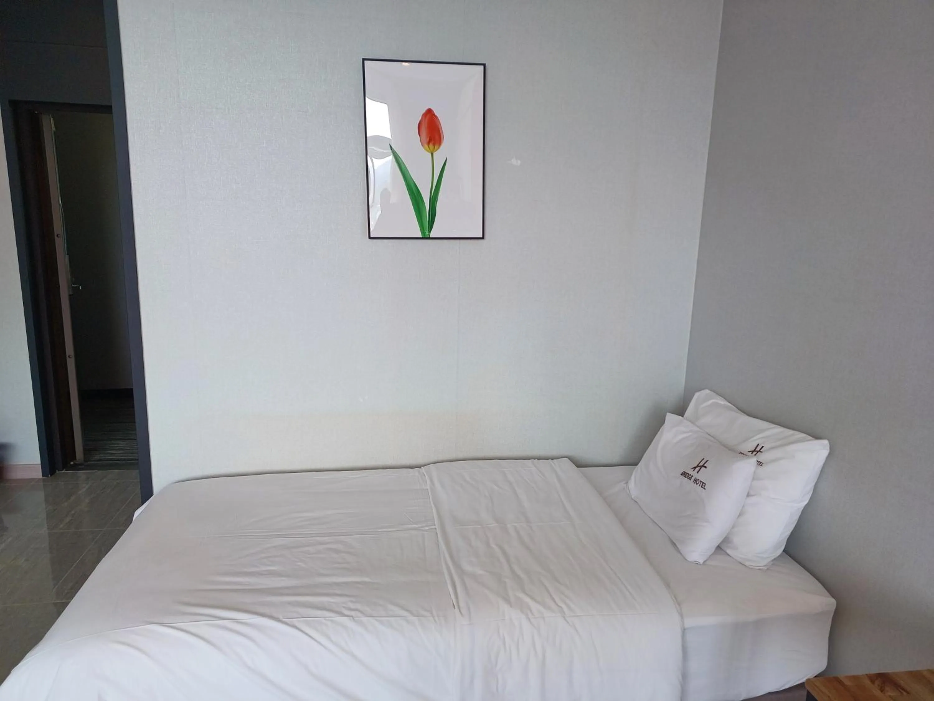 Bed in Tongyeong Bridge Hotel