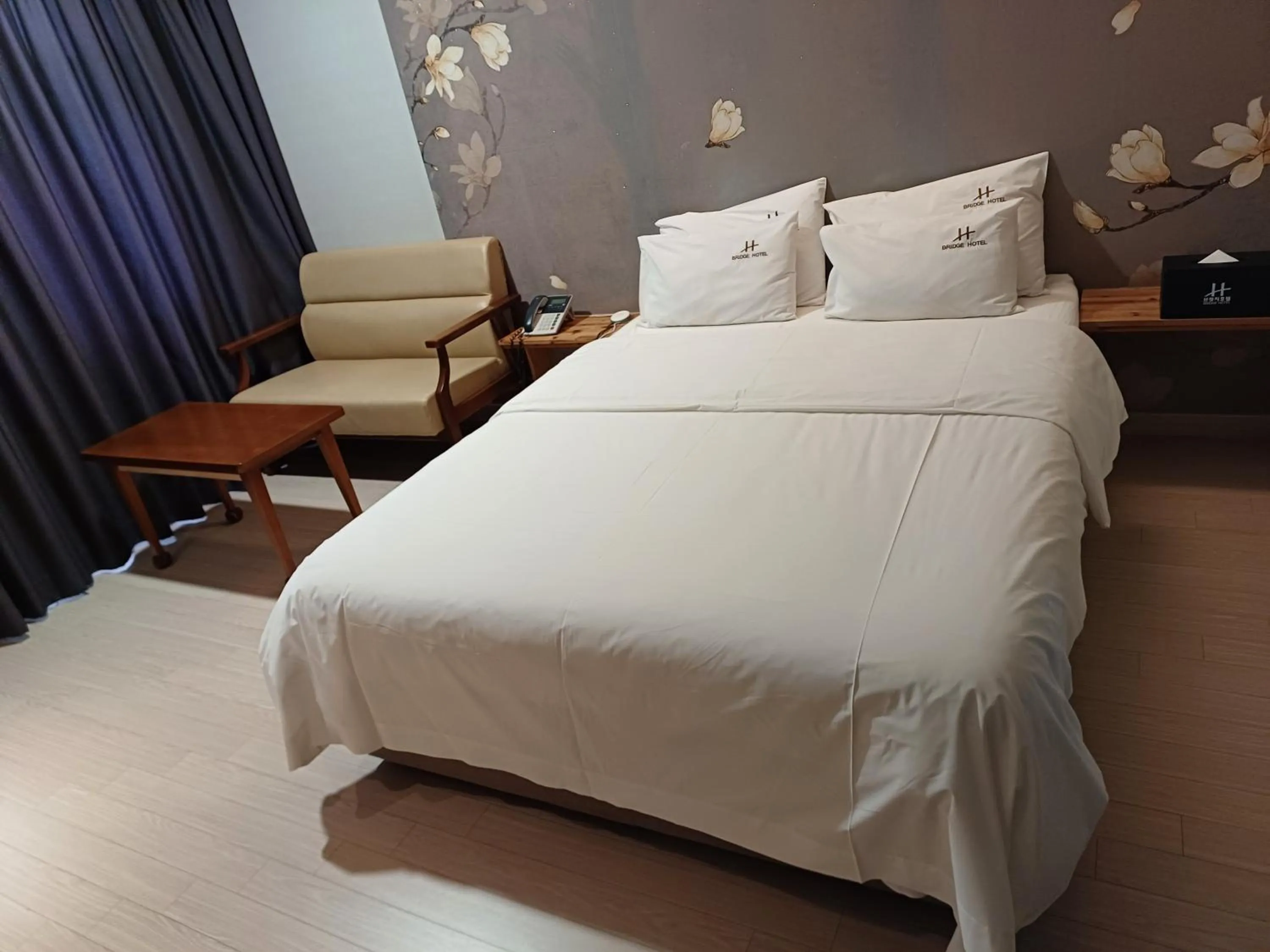 Bed in Tongyeong Bridge Hotel