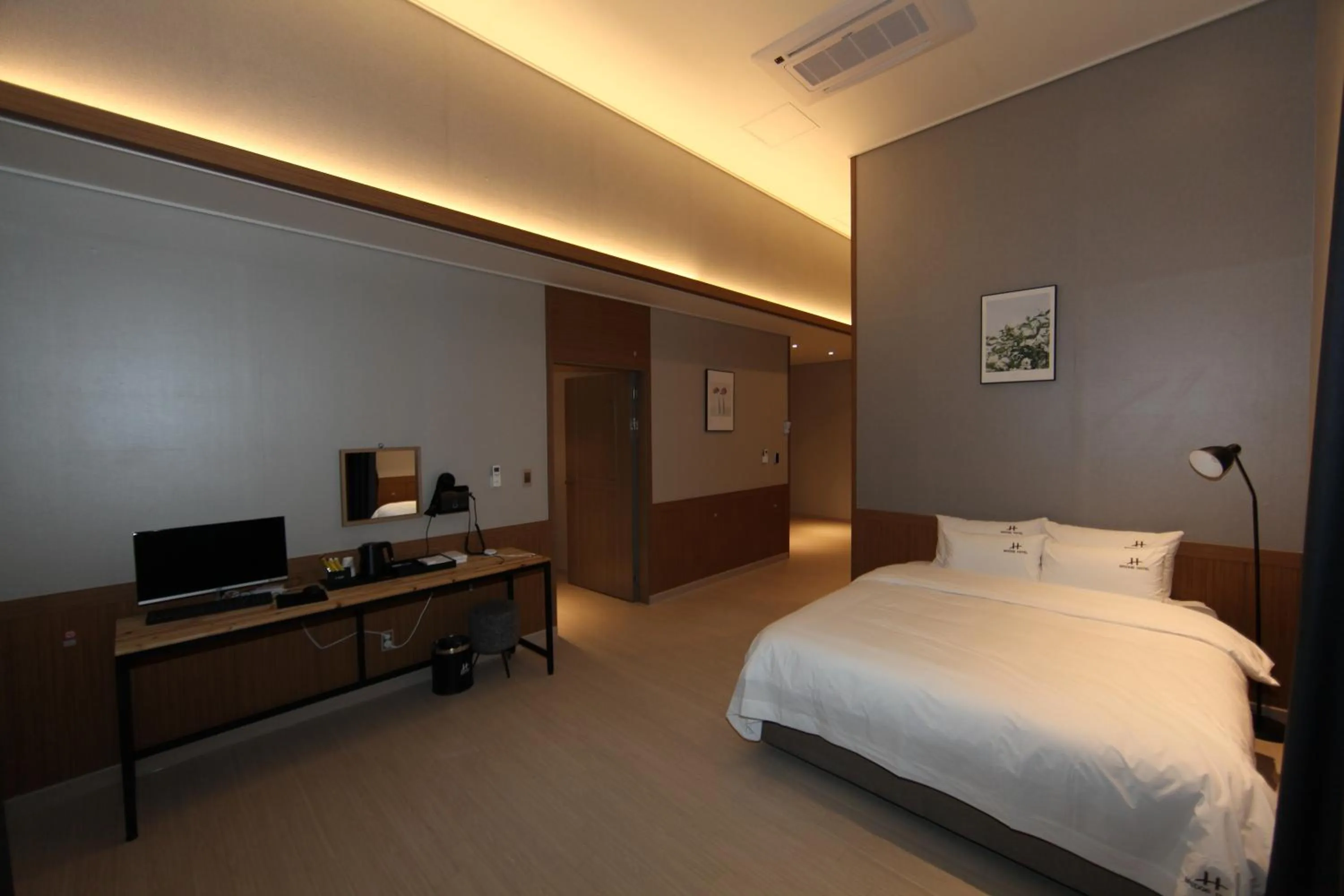 Bed in Tongyeong Bridge Hotel