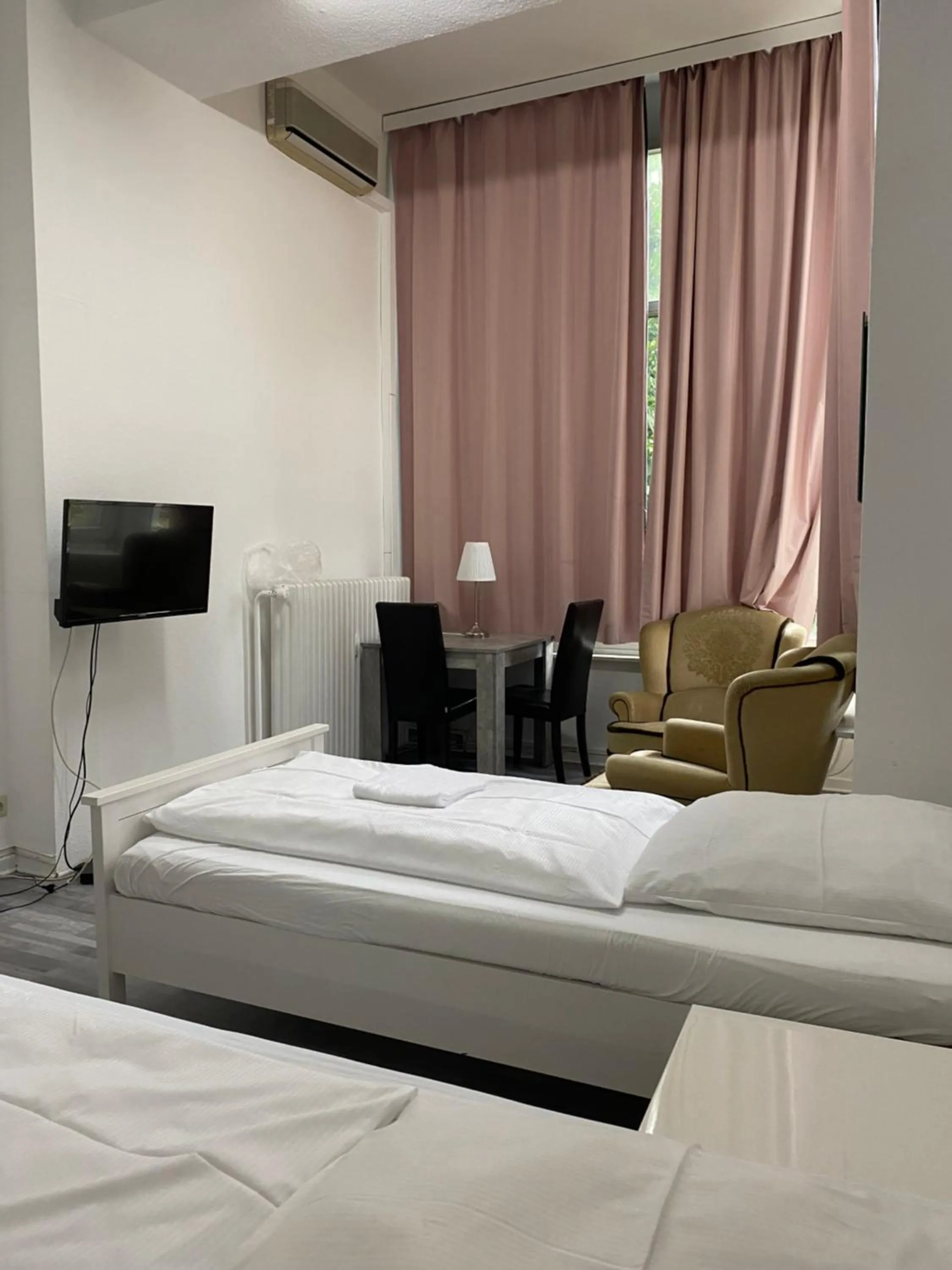 Bed in A&S Ferienwohnungen Koblenzer Strasse