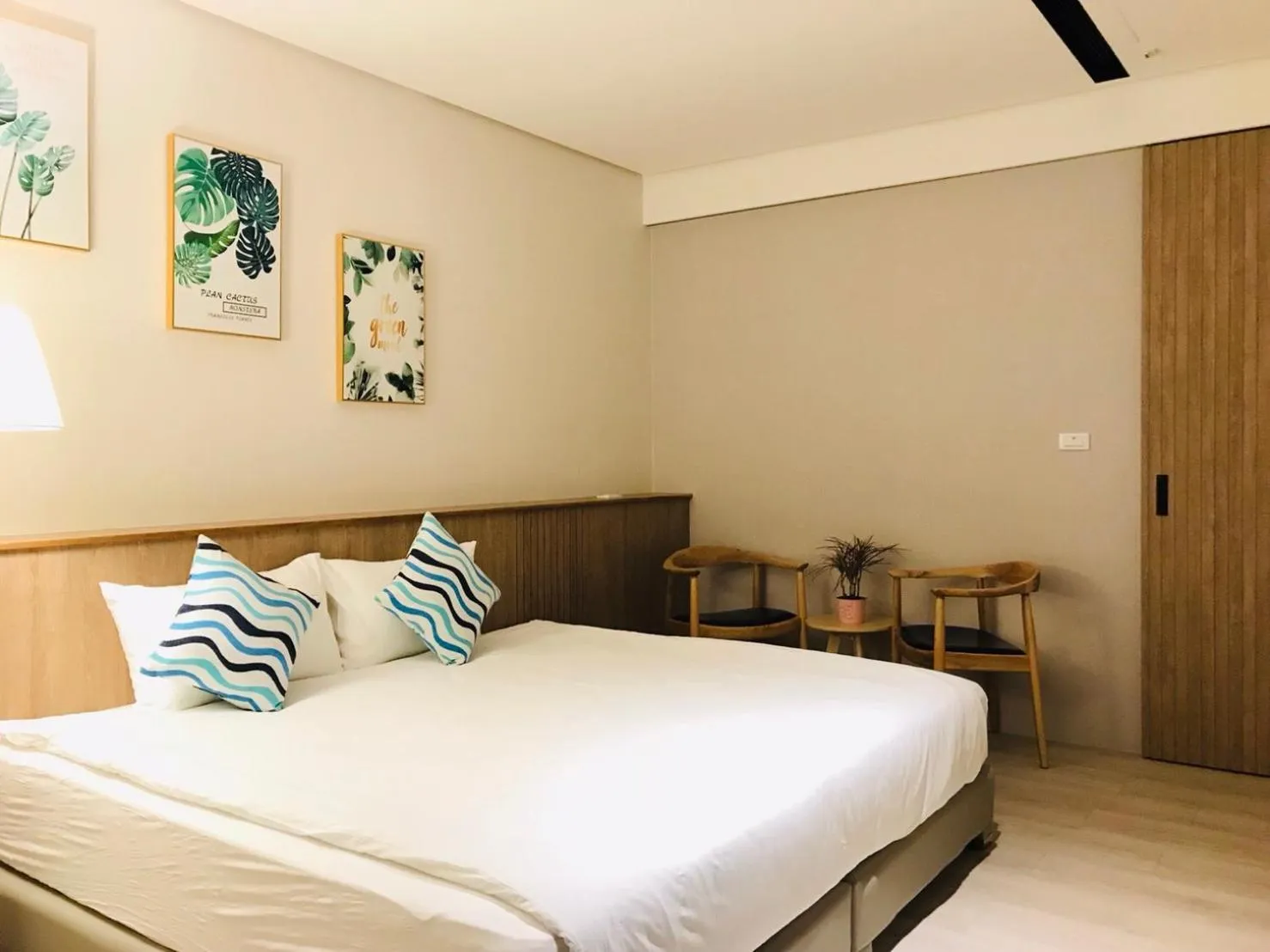 Deluxe King Room in Feng-Chi Inn