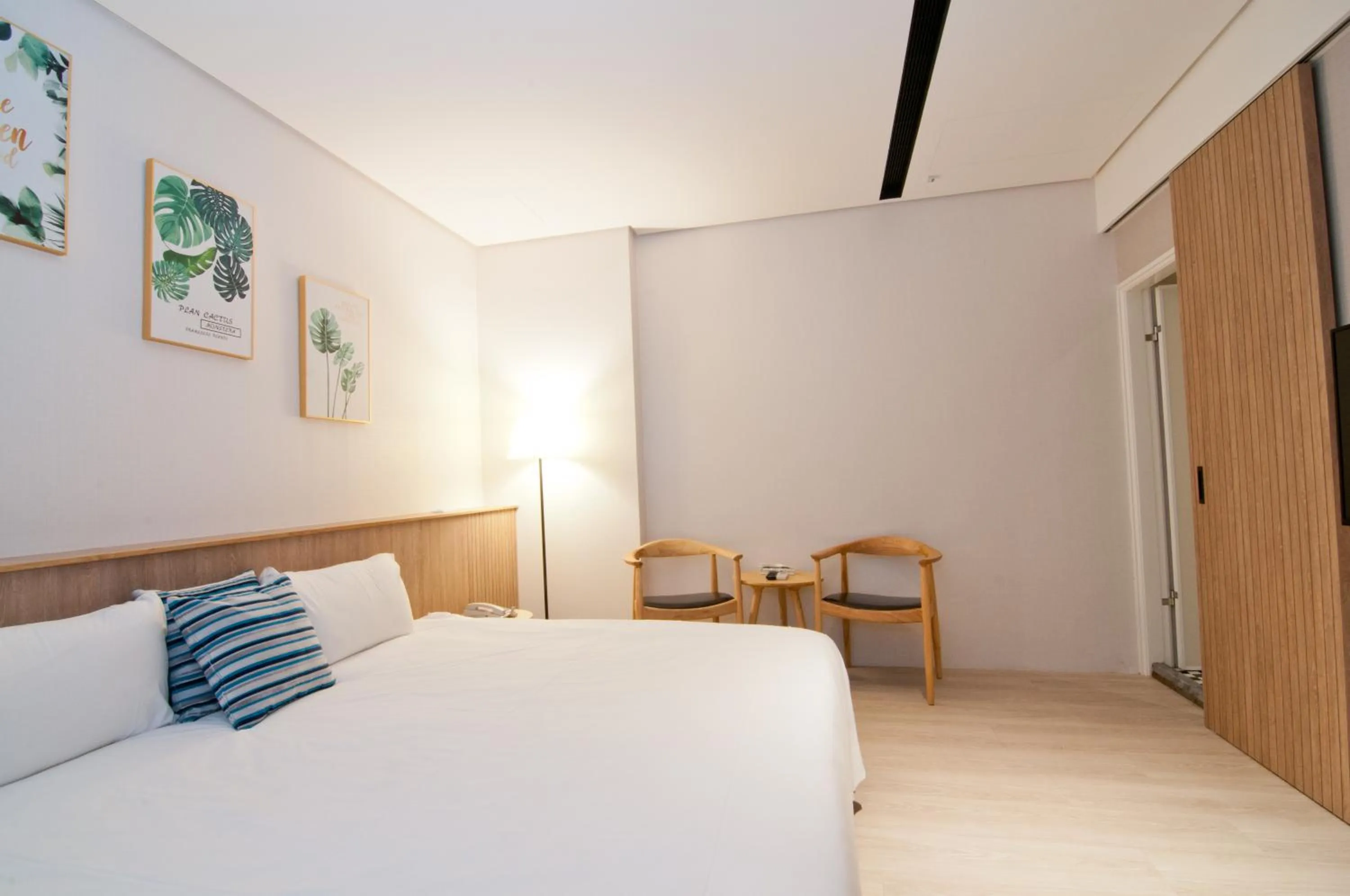 Bedroom, Bed in Feng-Chi Inn