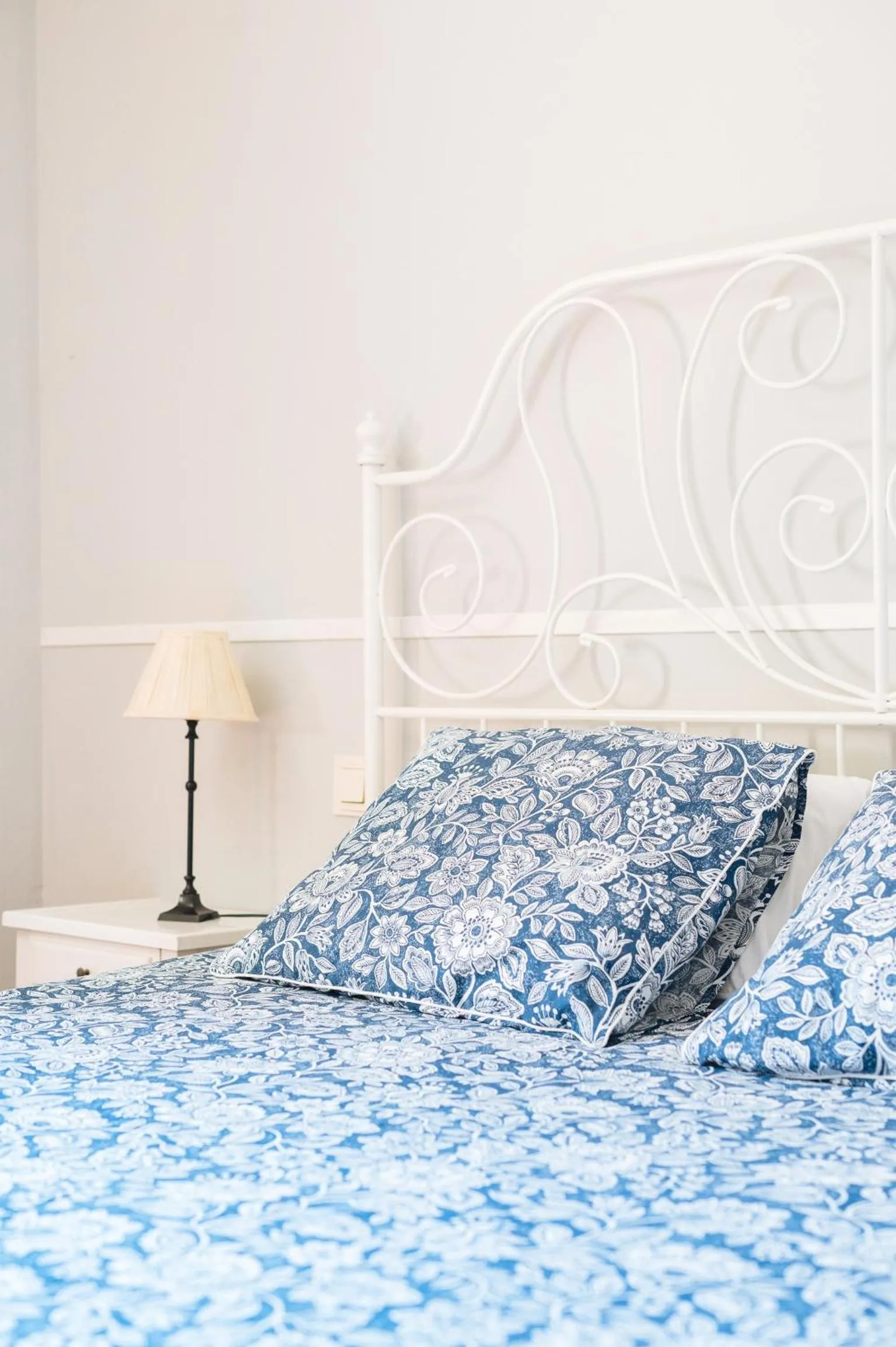 Bedroom, Bed in Vidrio 36