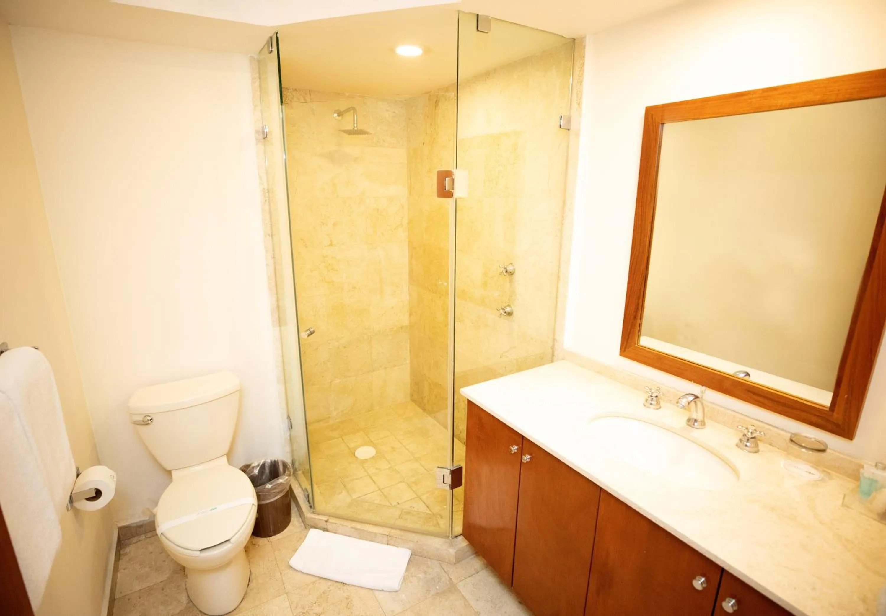 Shower, Bathroom in Residence L´Heritage Aristóteles 140 by BlueBay