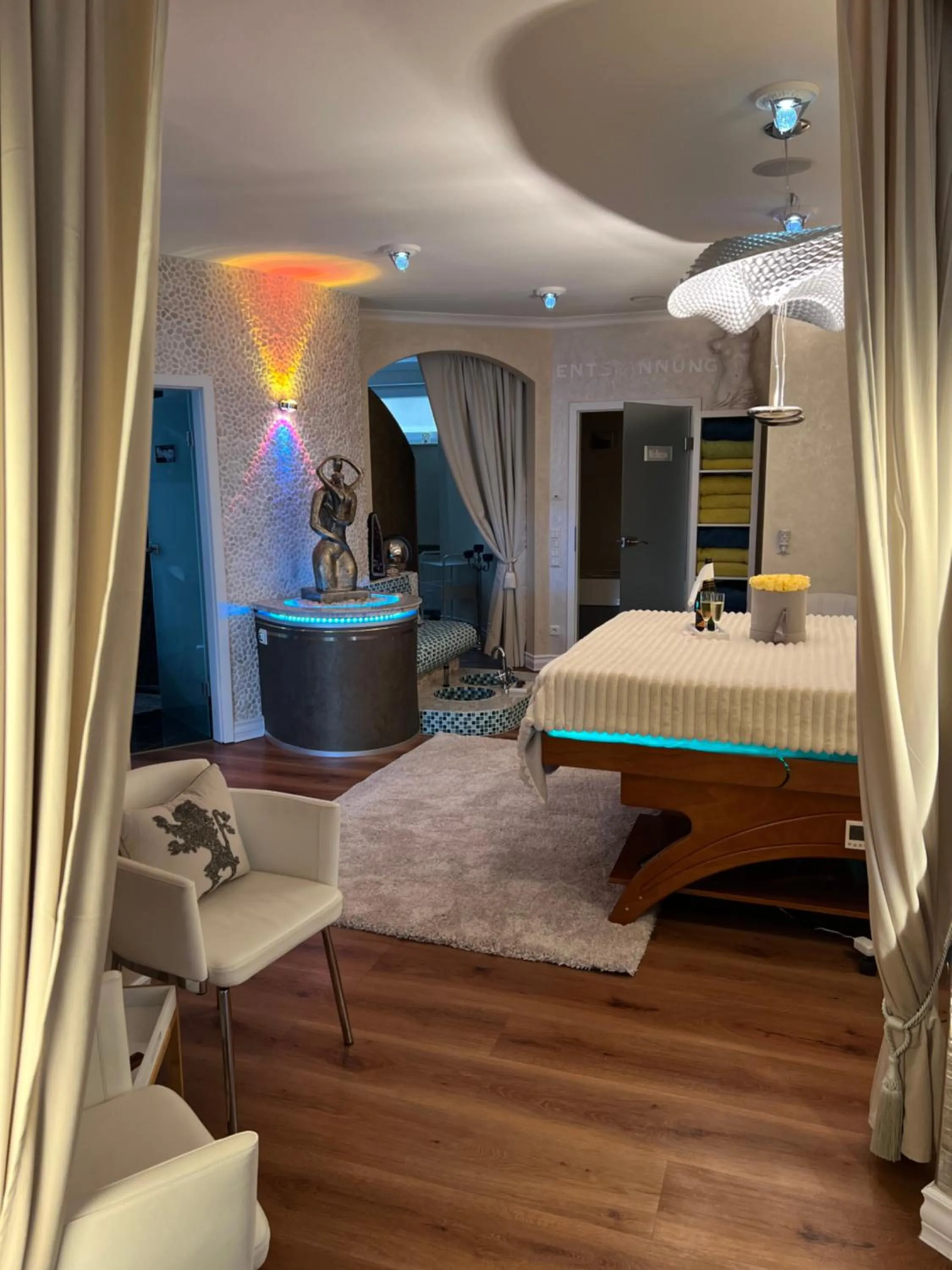 Bed in SkinSpa Apartments Idar-Oberstein