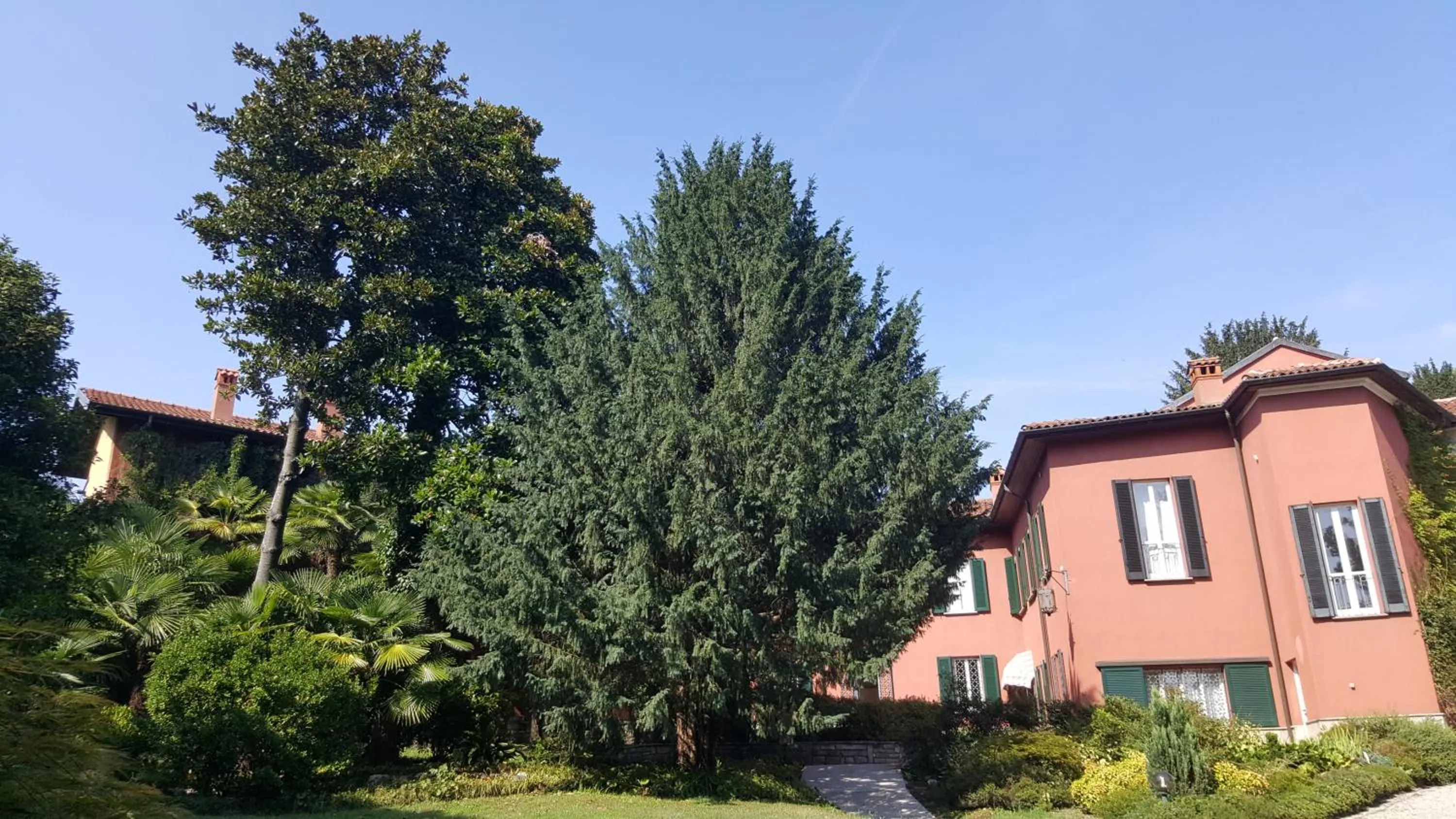 Property building in Villa Magnolia Lago Maggiore