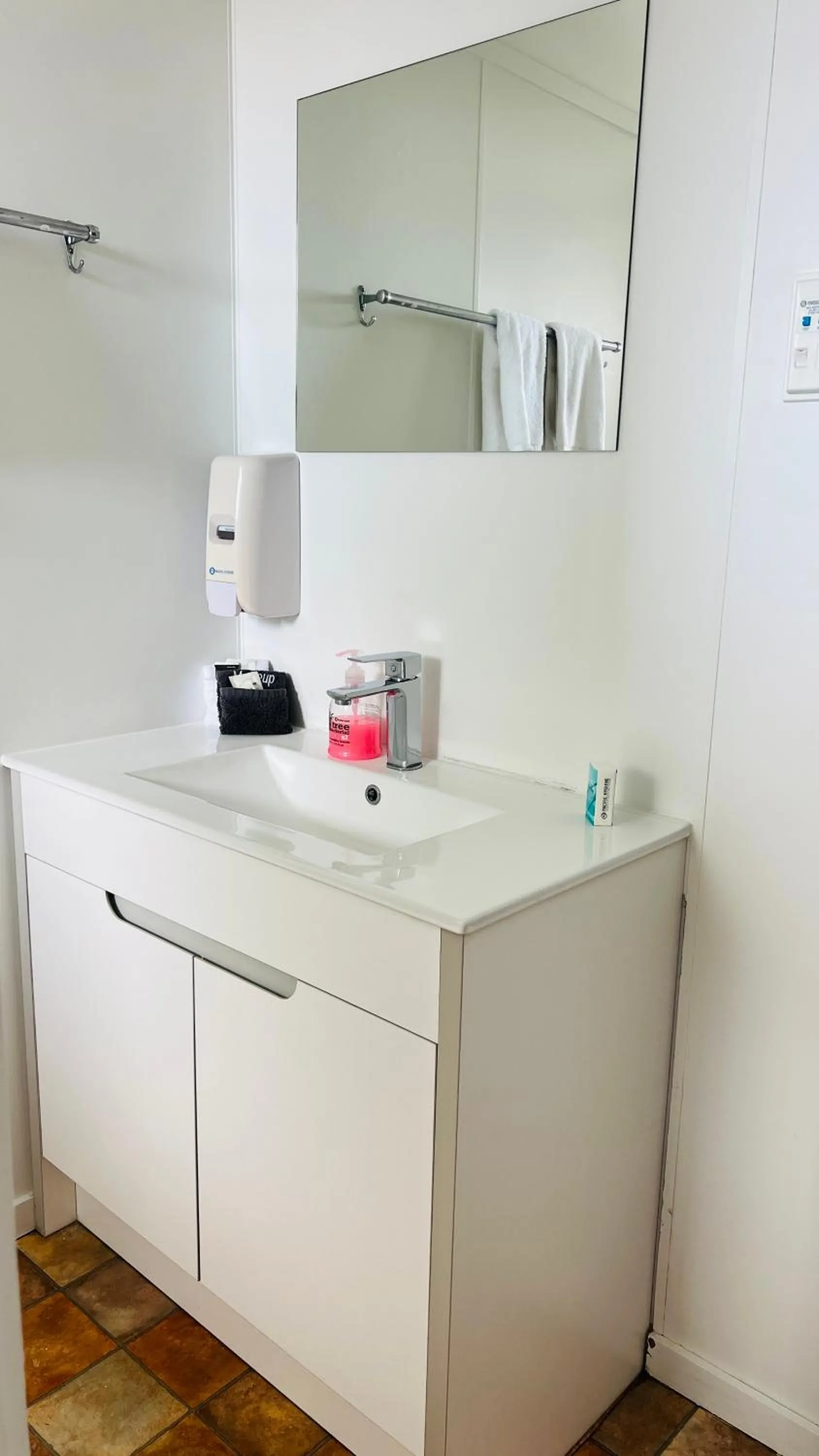 Bathroom in 18th Avenue Thermal Motel