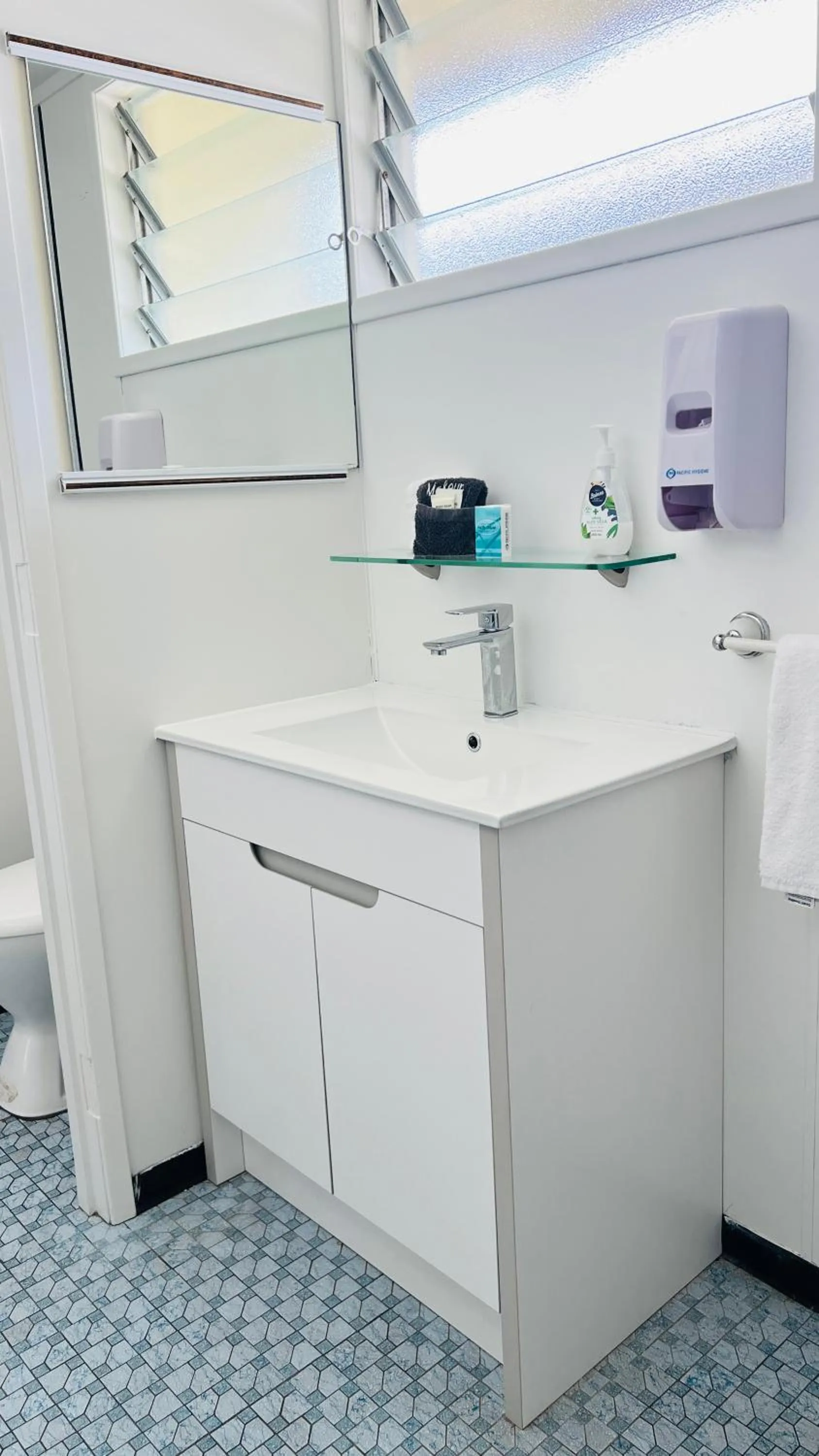 Bathroom in 18th Avenue Thermal Motel