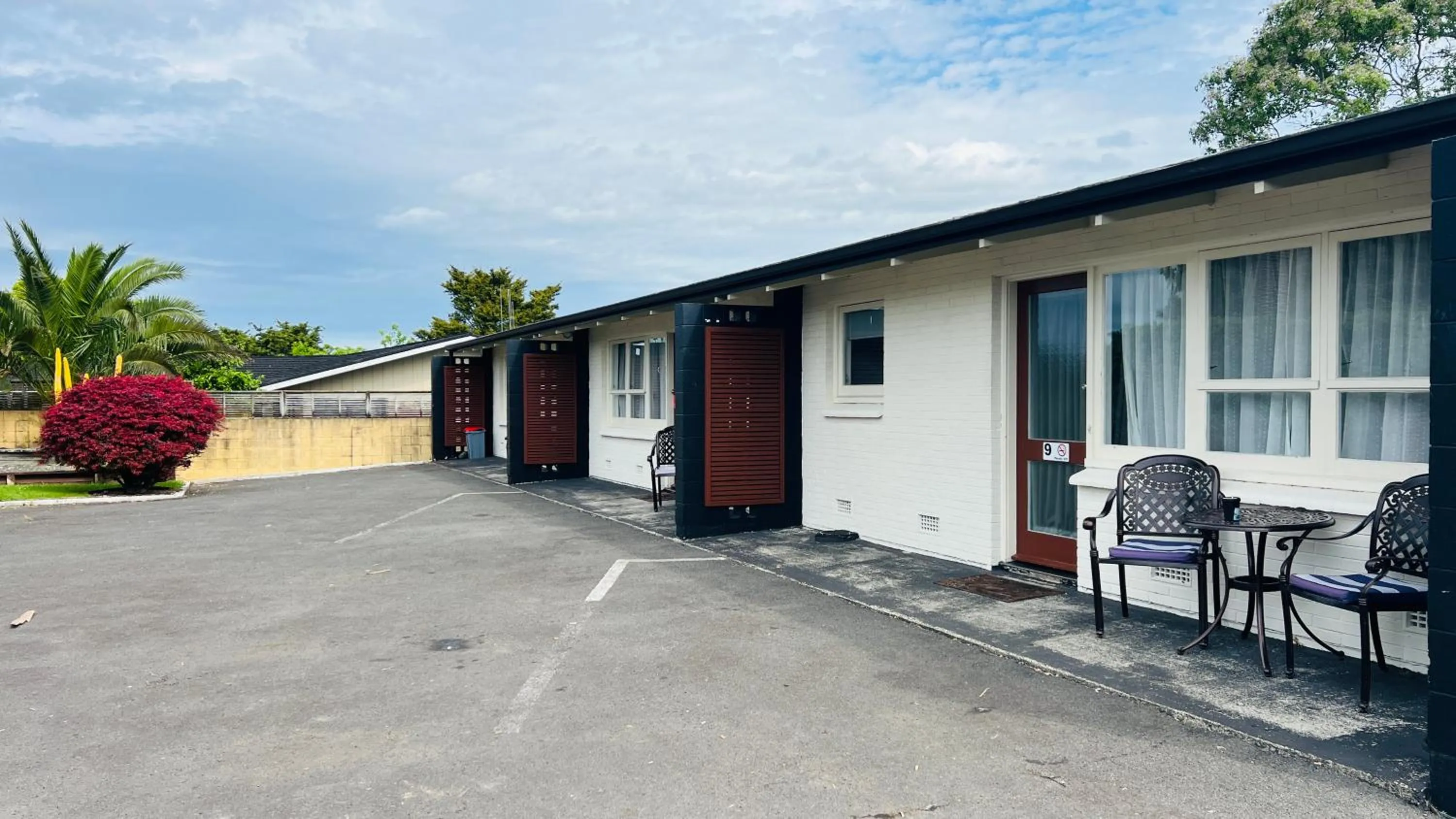 Parking in 18th Avenue Thermal Motel