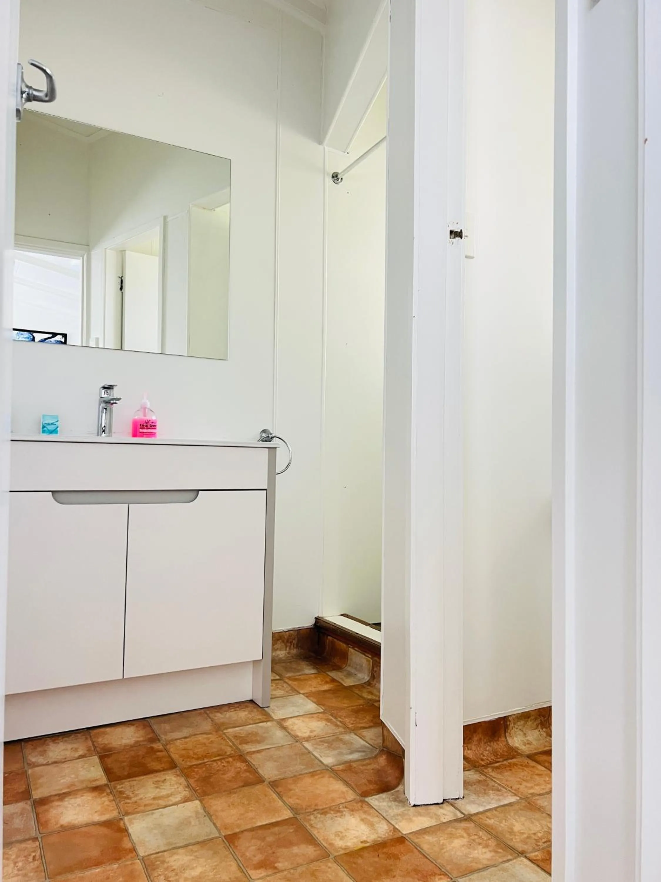 Bathroom in 18th Avenue Thermal Motel