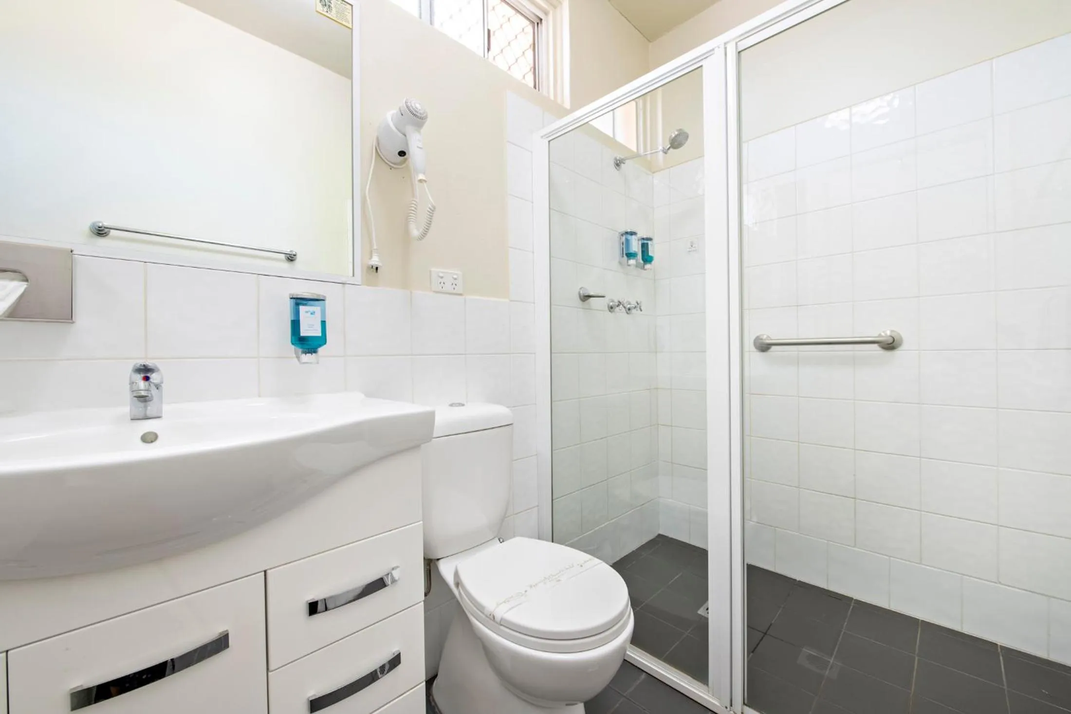 Bathroom in Matilda Motor Inn