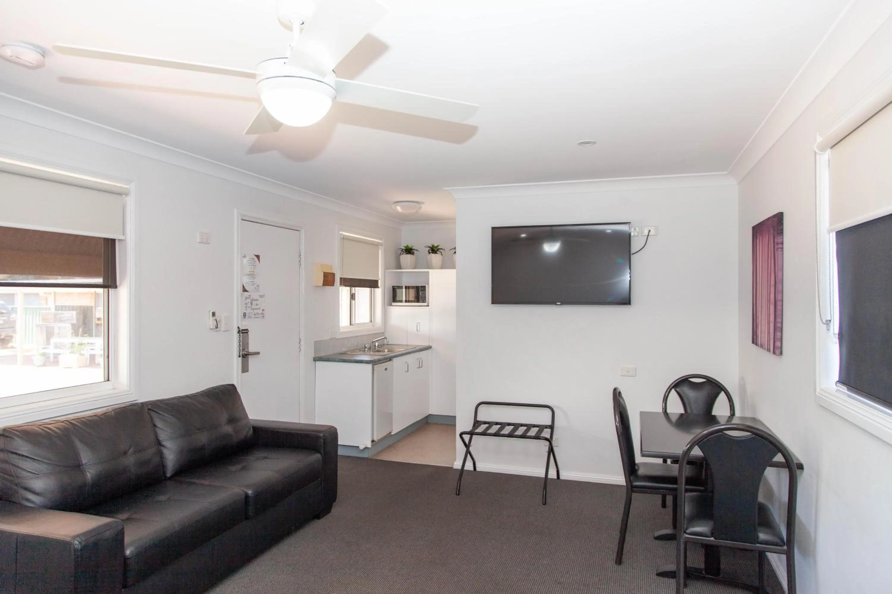 Kitchen or kitchenette in Matilda Motor Inn