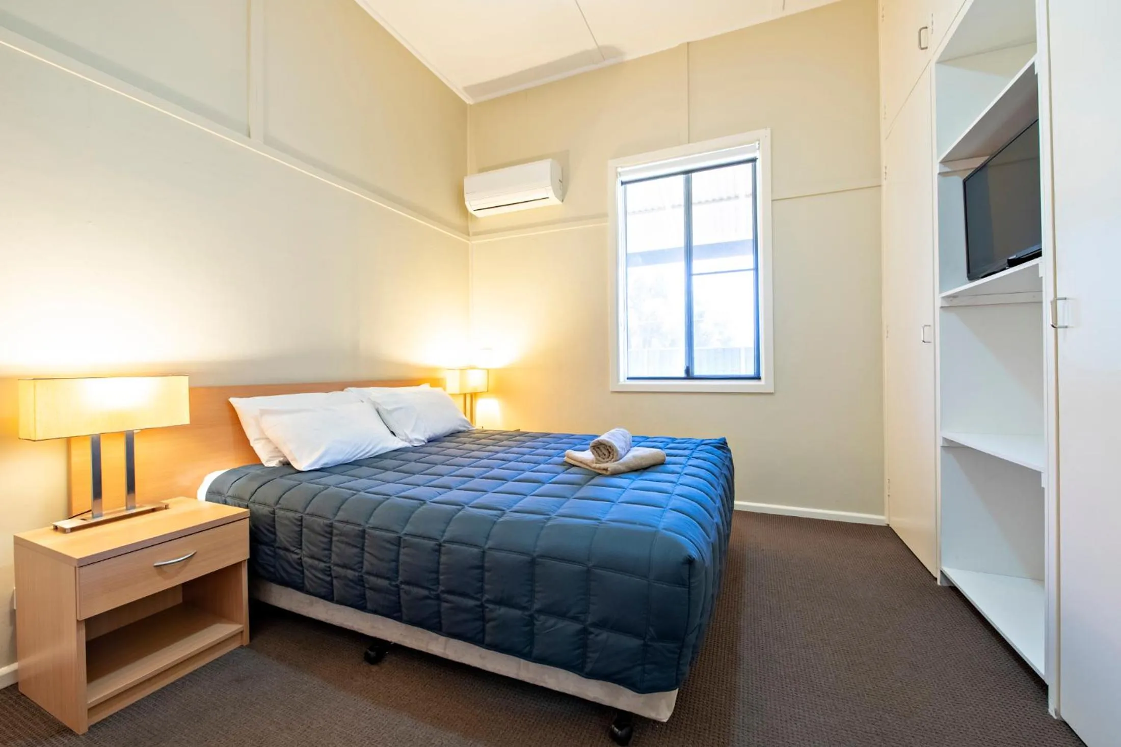 Bed in Matilda Motor Inn