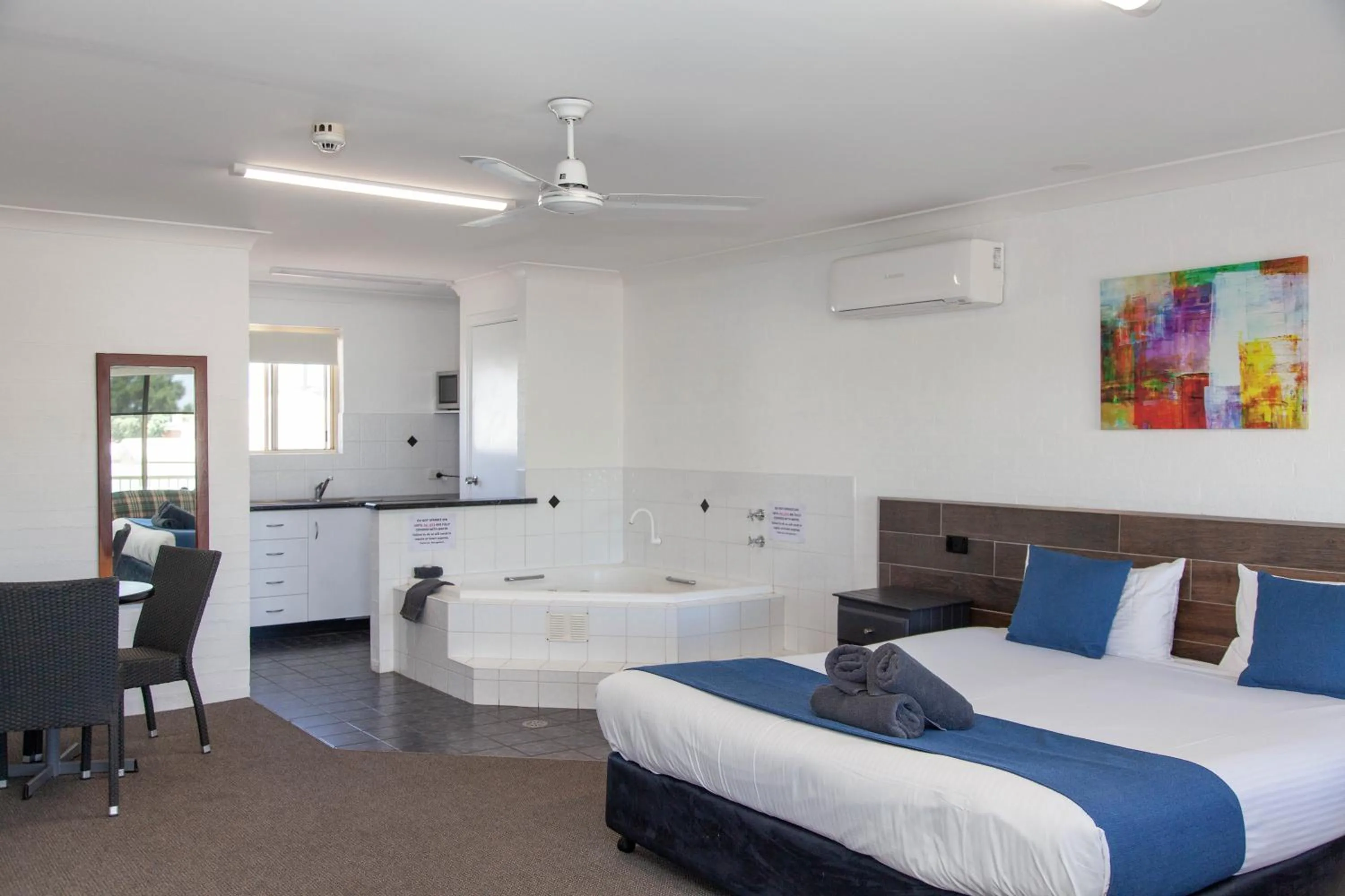 Bed in Matilda Motor Inn