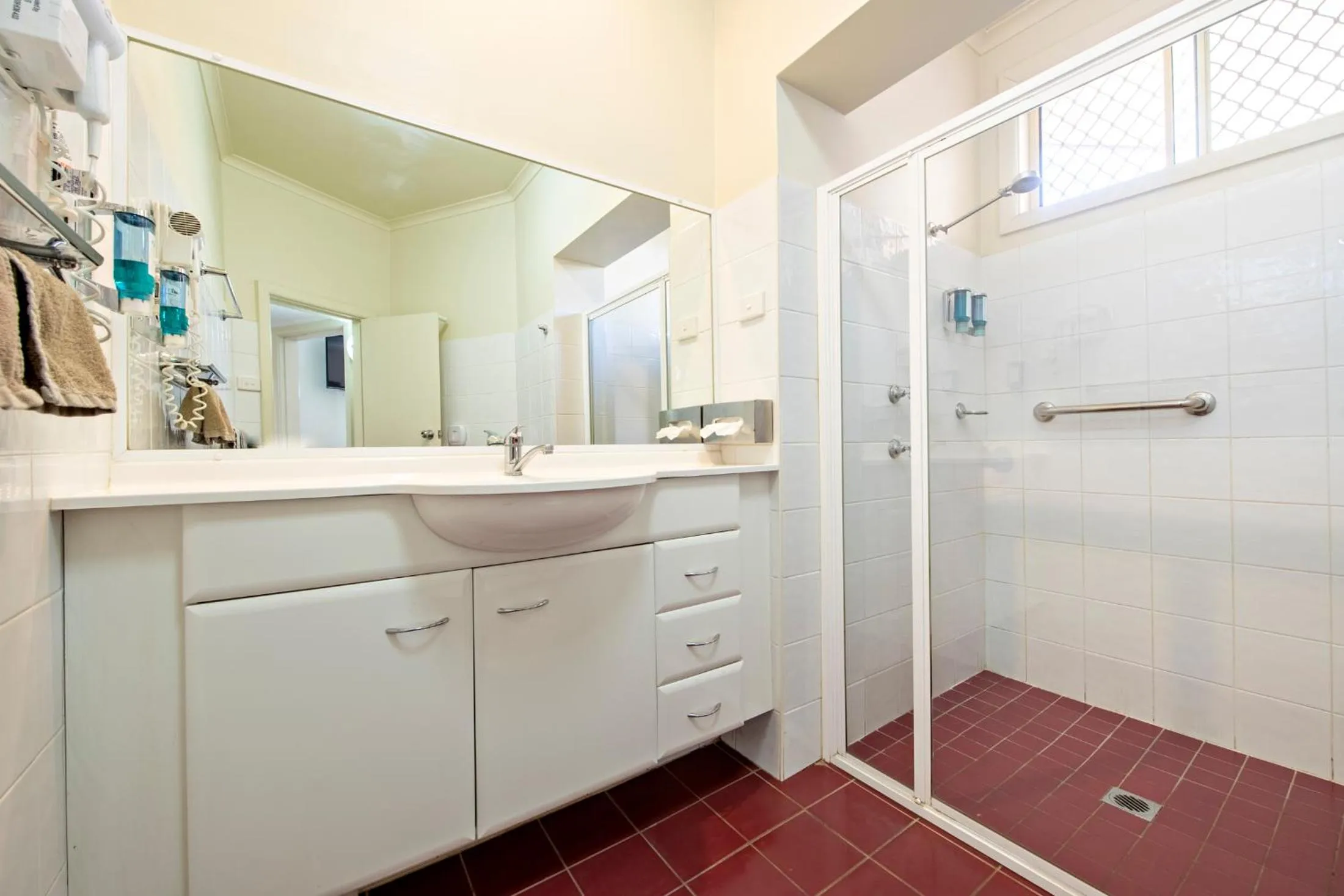 Bathroom in Matilda Motor Inn