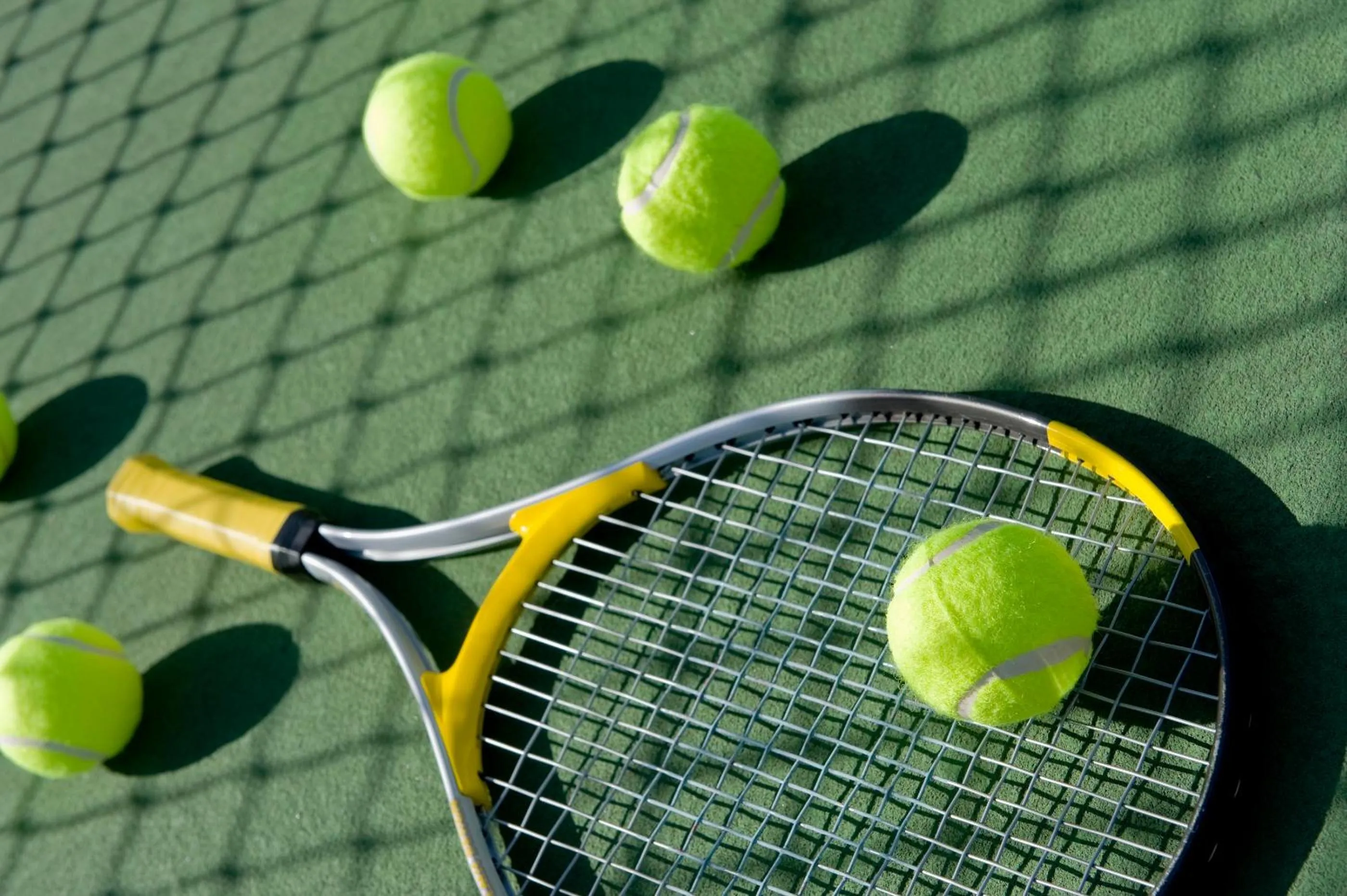 Tennis court in Bellevue Serviced Apartments