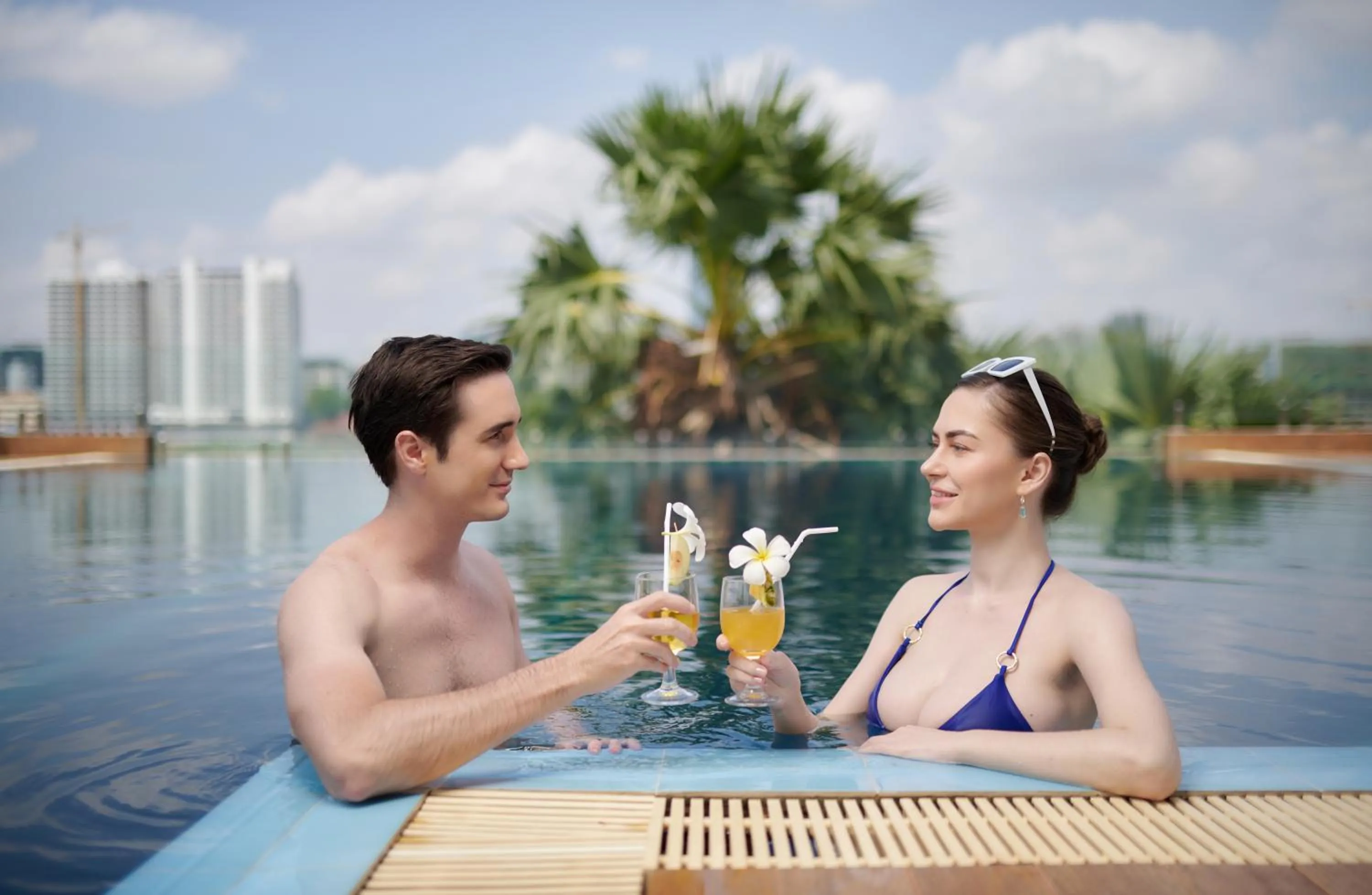 Swimming pool in Bellevue Serviced Apartments