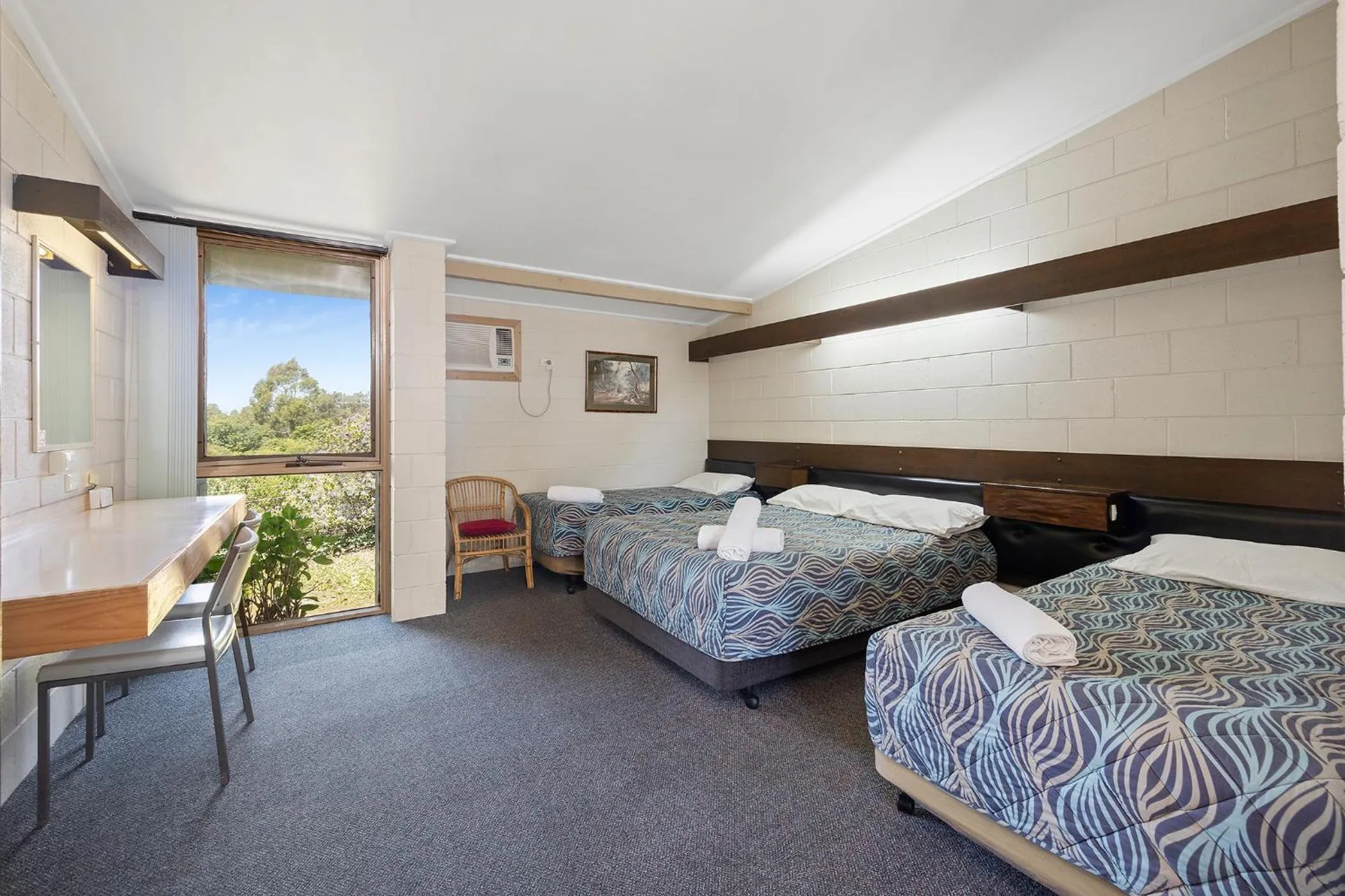 Bedroom, Bed in Coal Creek Motel