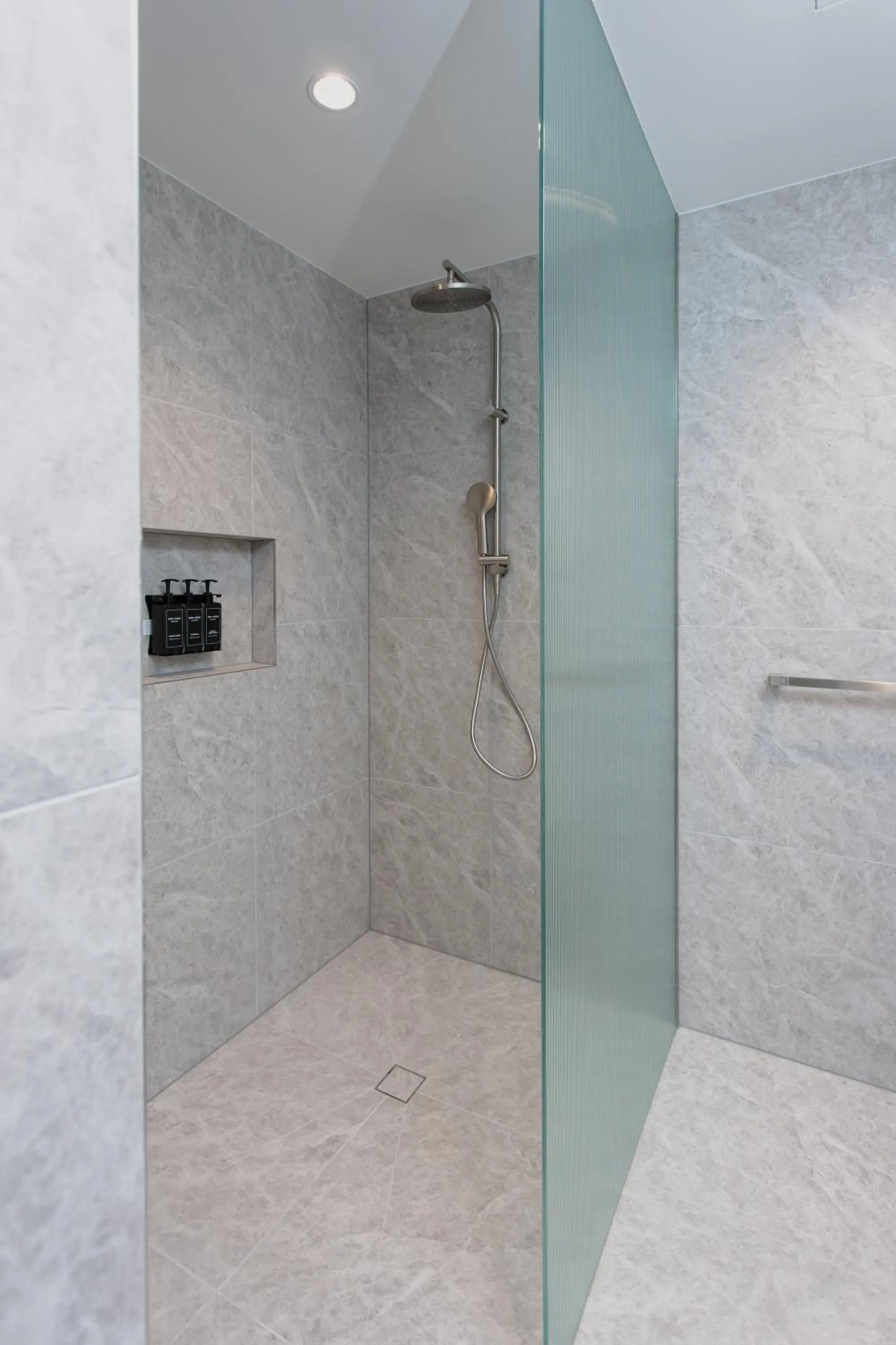 Shower in Bayside Geelong Hotel & Apartments, an Ascend Collection Hotel
