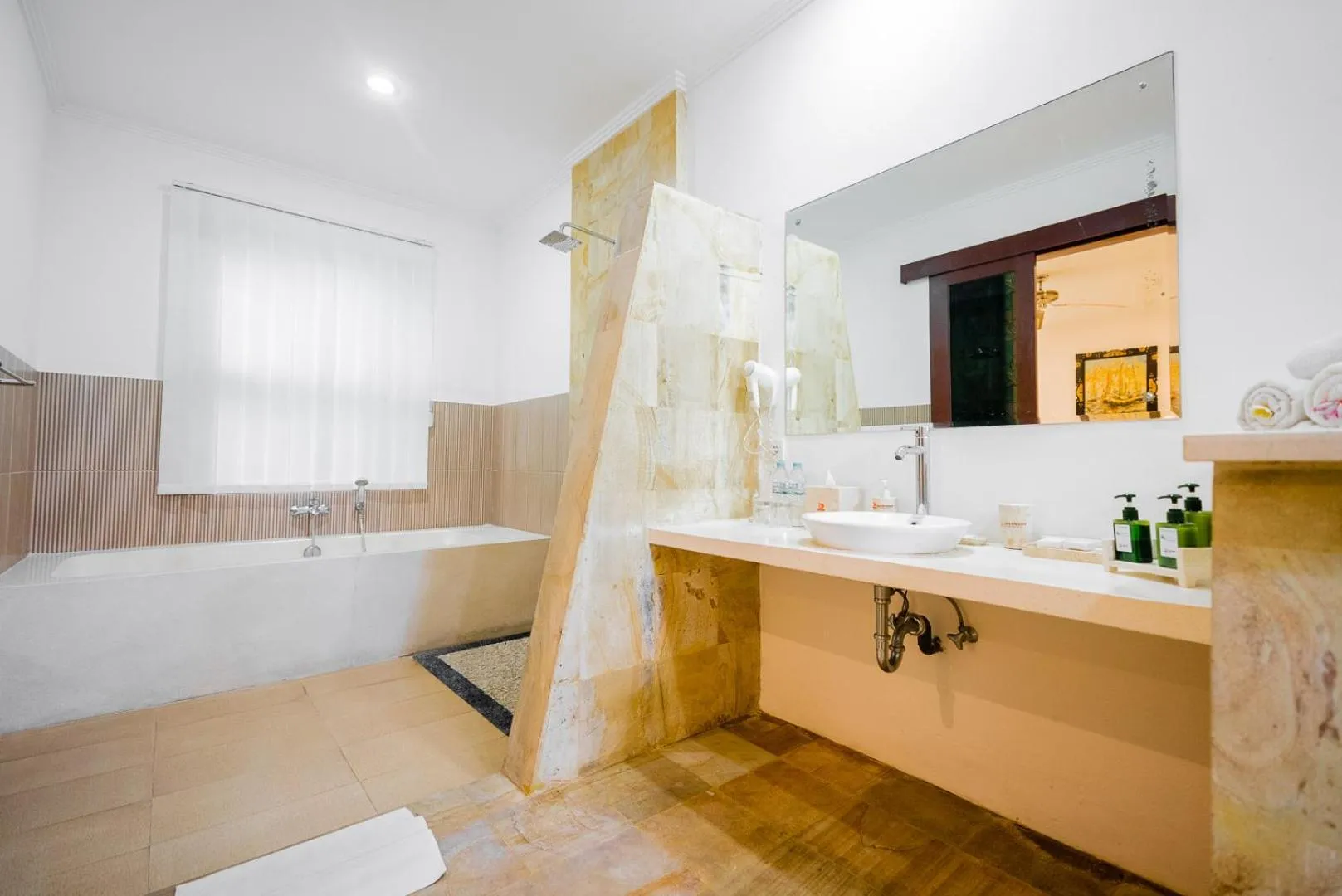 Shower in Orlowsky Discovery Candidasa Hotel