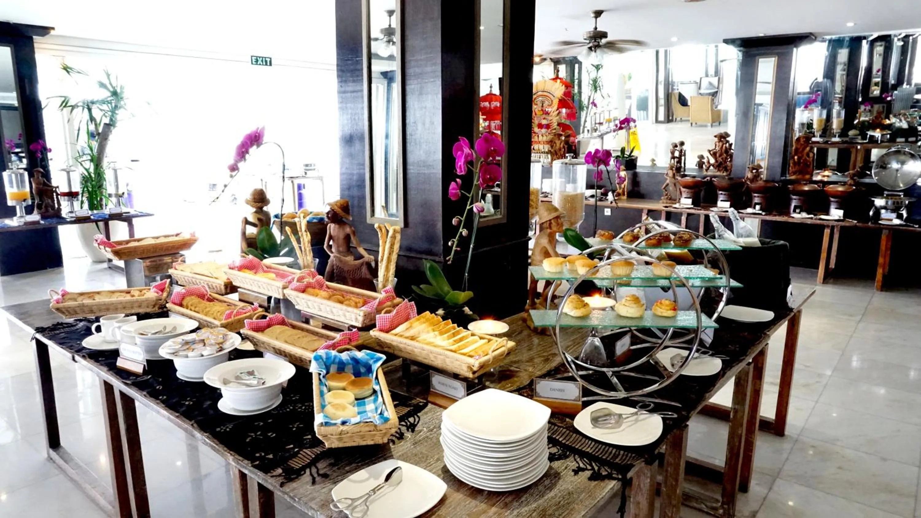 Restaurant/places to eat in Lv8 Resort Hotel