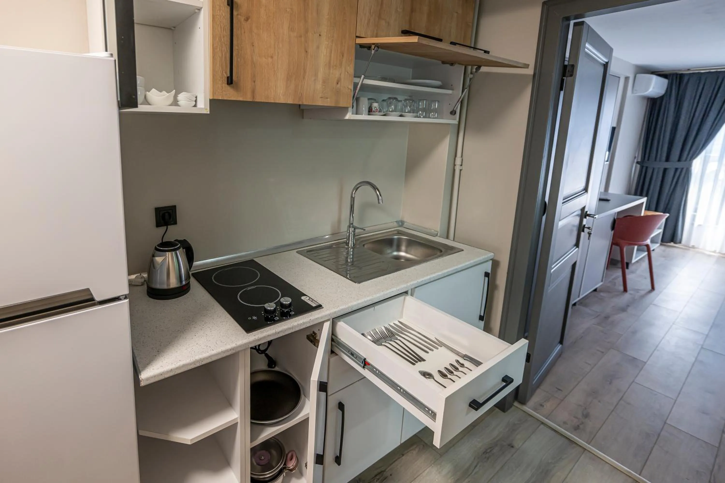 Kitchen or kitchenette in Calanthe Residence