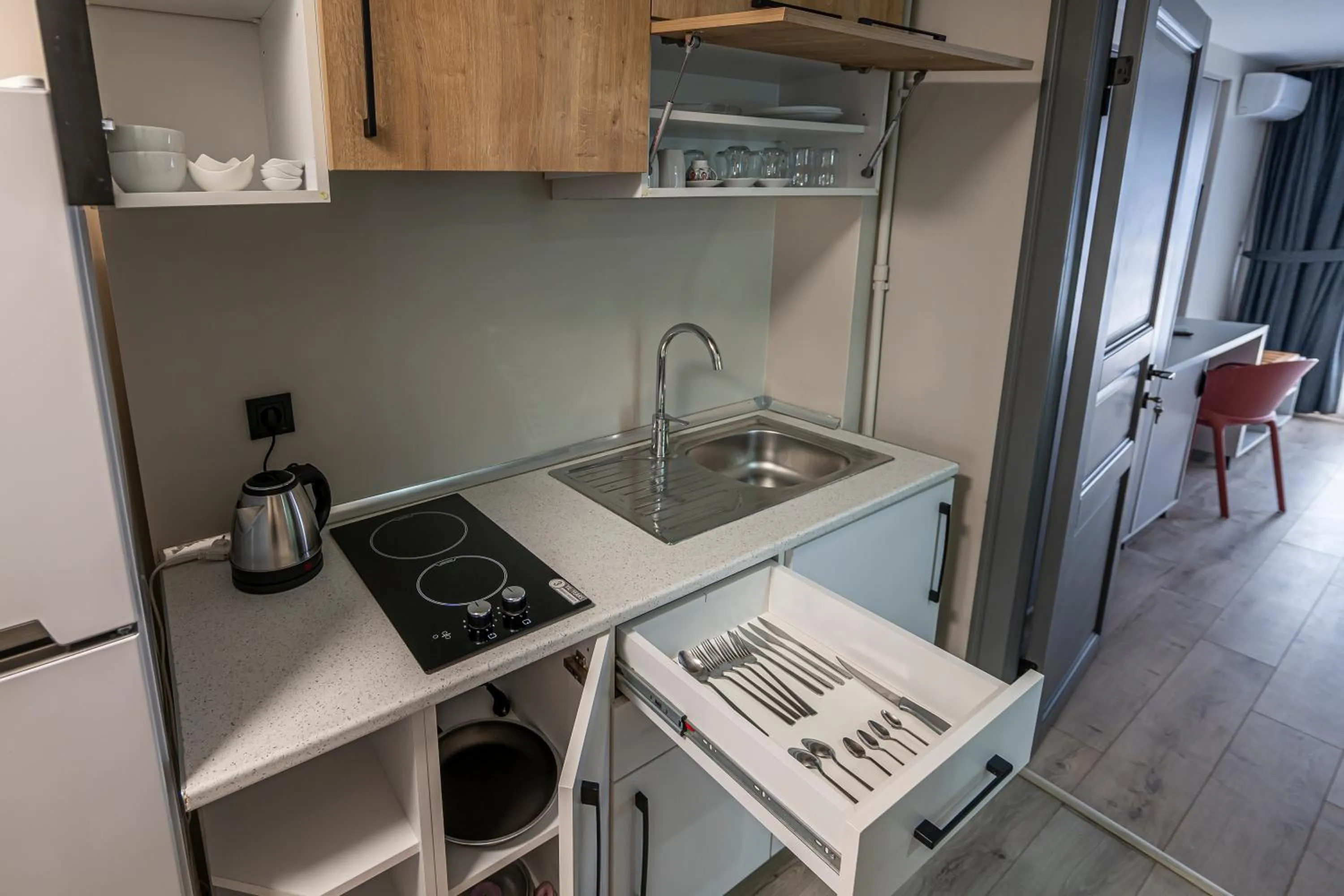 Kitchen or kitchenette in Calanthe Residence