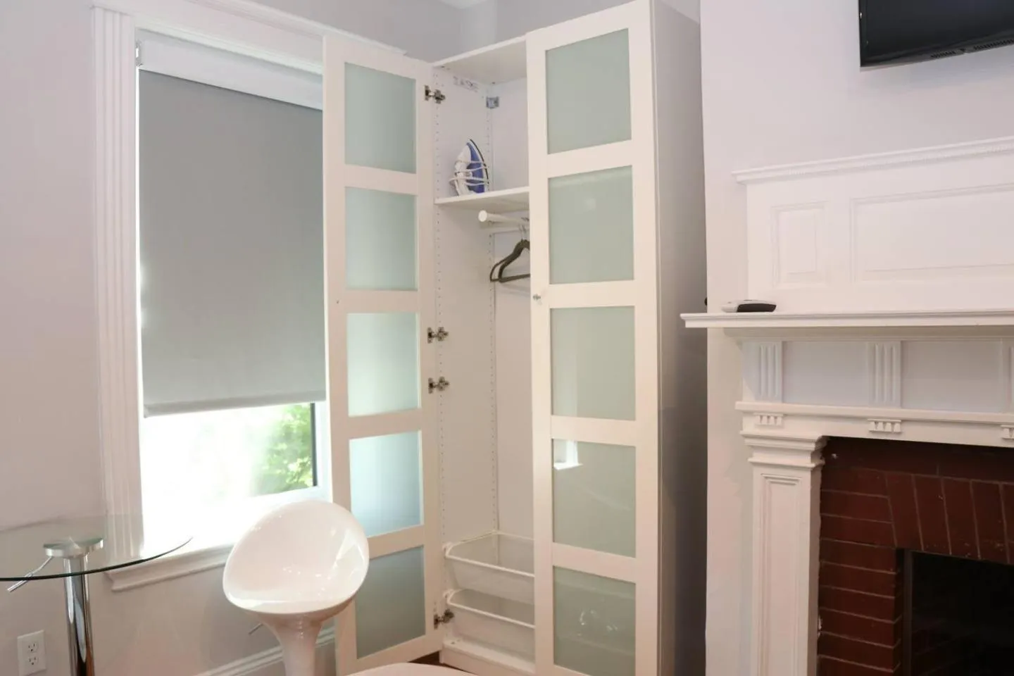 TV and multimedia in A Stylish Stay w/ a Queen Bed, Heated Floors.. #29