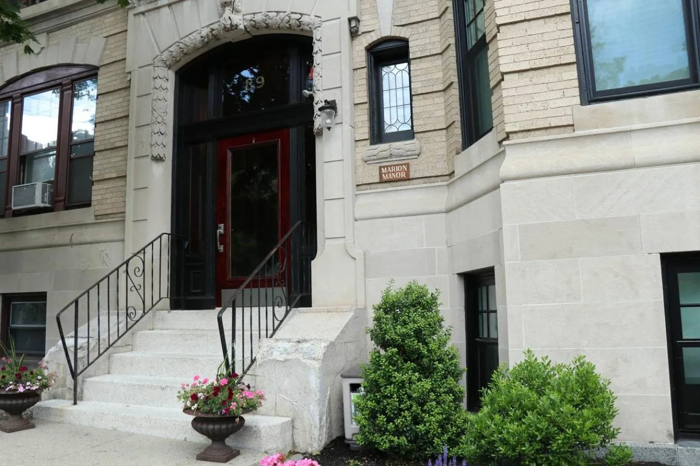 Facade/entrance in A Stylish Stay w/ a Queen Bed, Heated Floors.. #29
