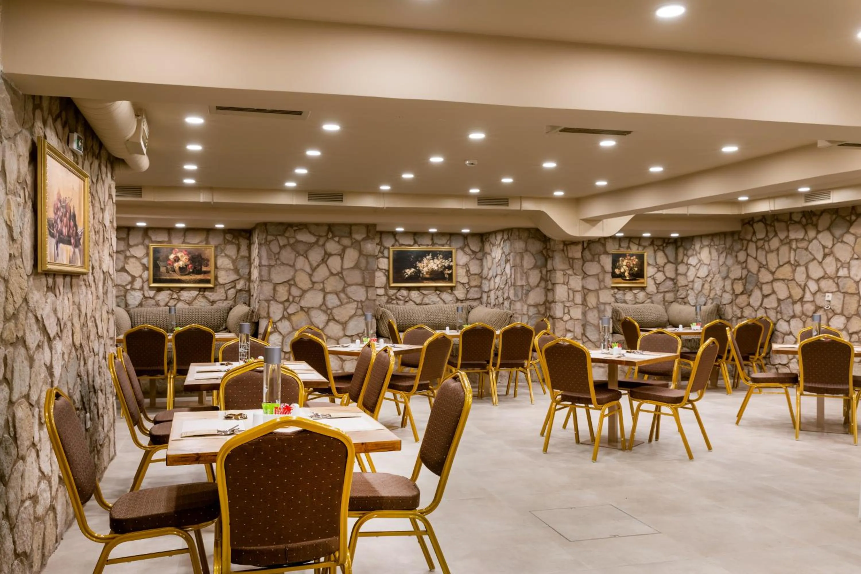 Breakfast in Athens Manor Houses