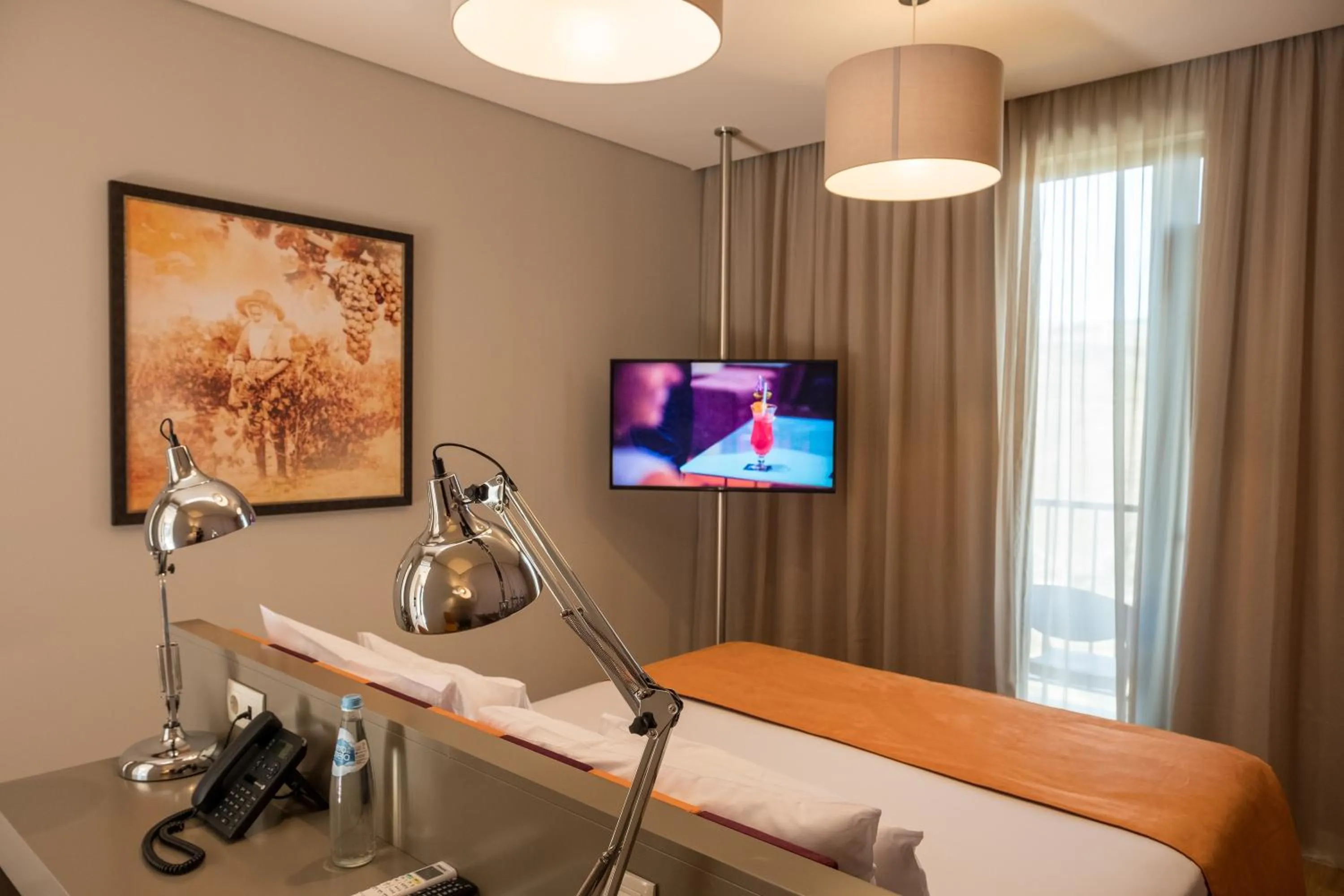 Photo of the whole room in Vila Gale Douro Vineyards