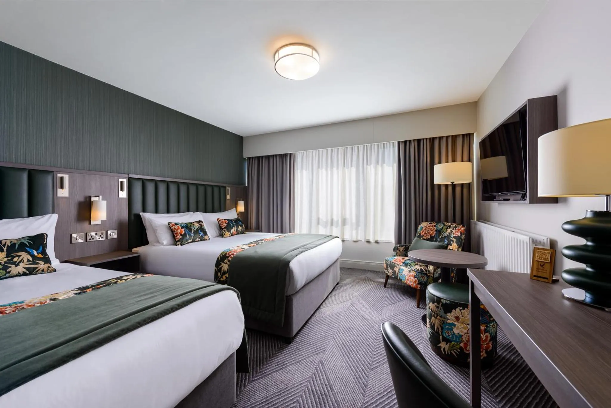 Photo of the whole room, Bed in Hotel Killarney