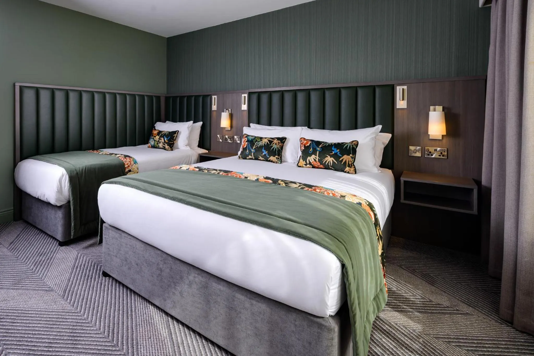 Photo of the whole room, Bed in Hotel Killarney