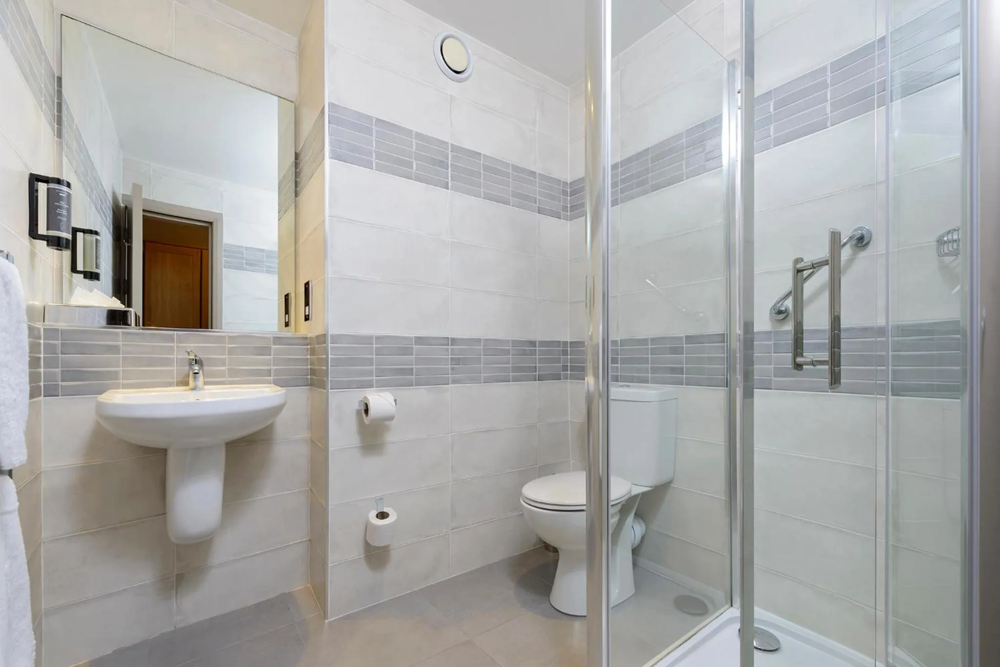 Bathroom in Hotel Killarney