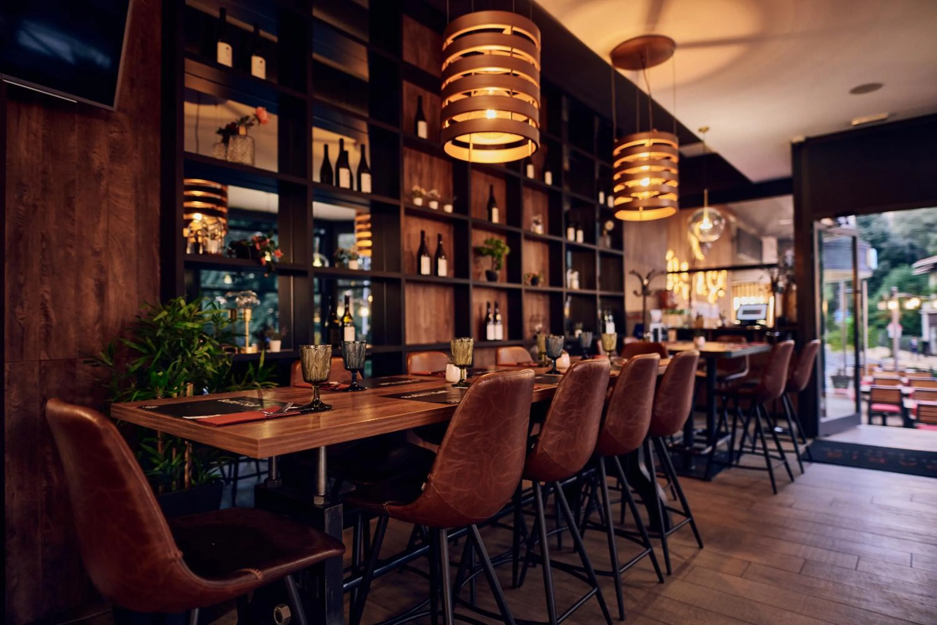 Restaurant/places to eat in Hotel Paris