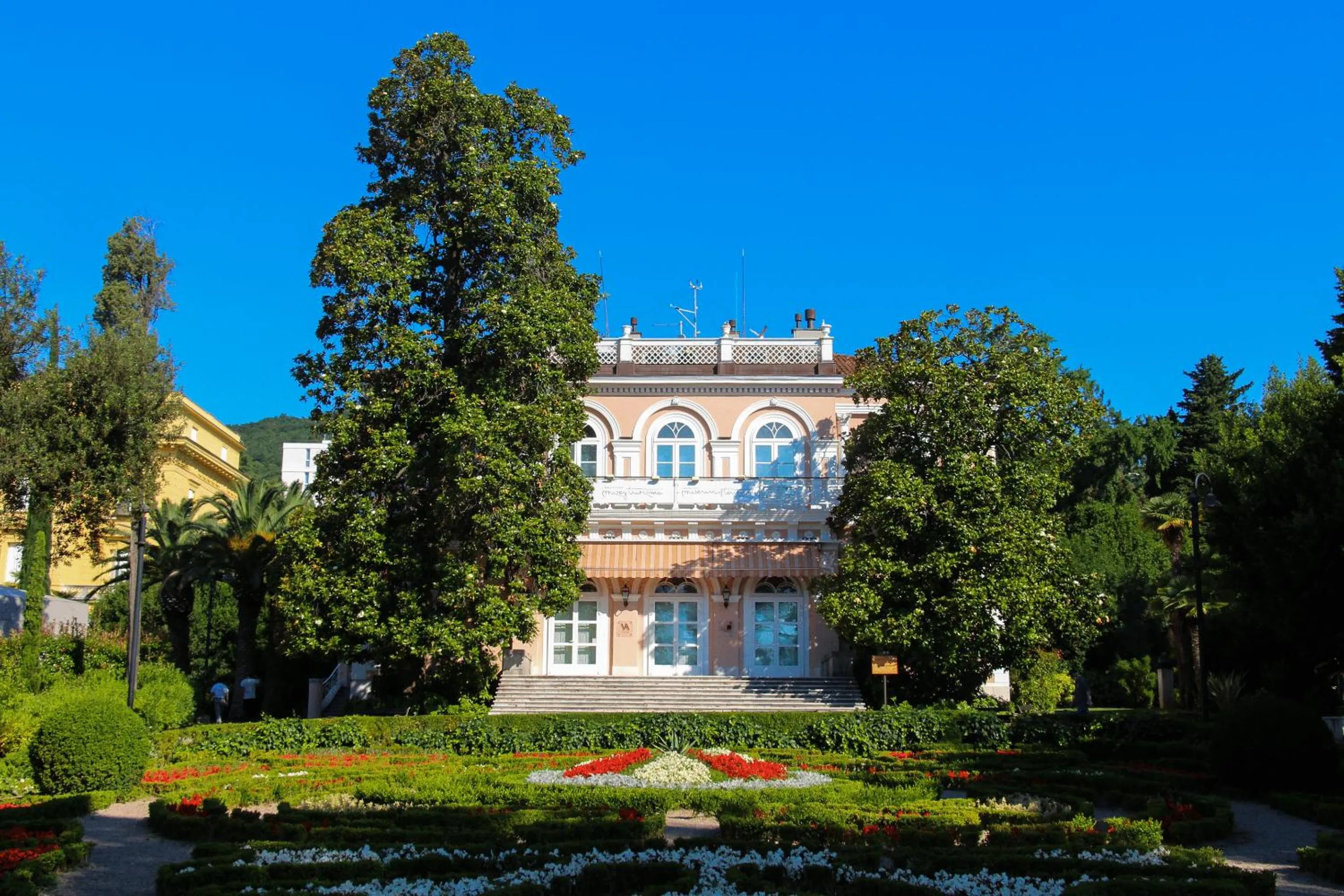 Nearby landmark in Hotel Paris