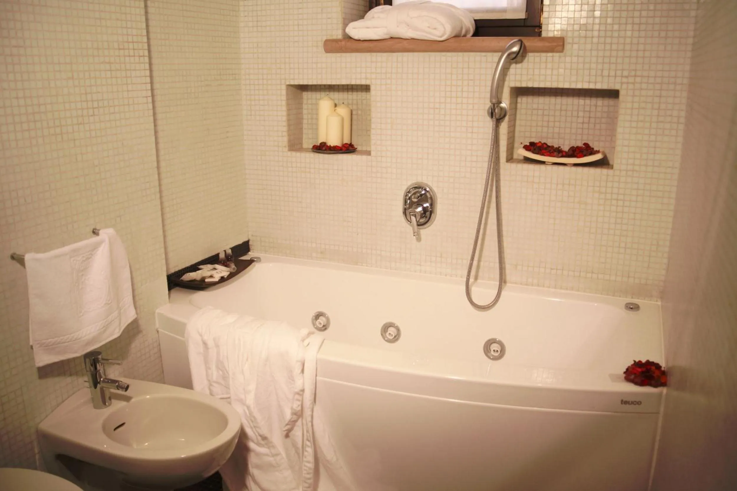 Hot Tub in Relais Ristori