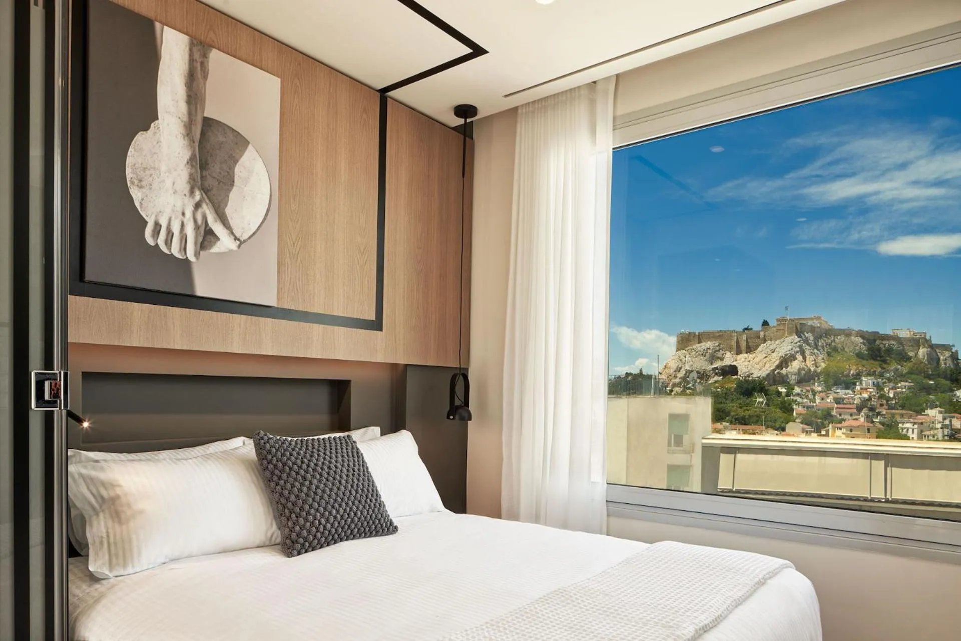 Bed in Urban Frame Plaka