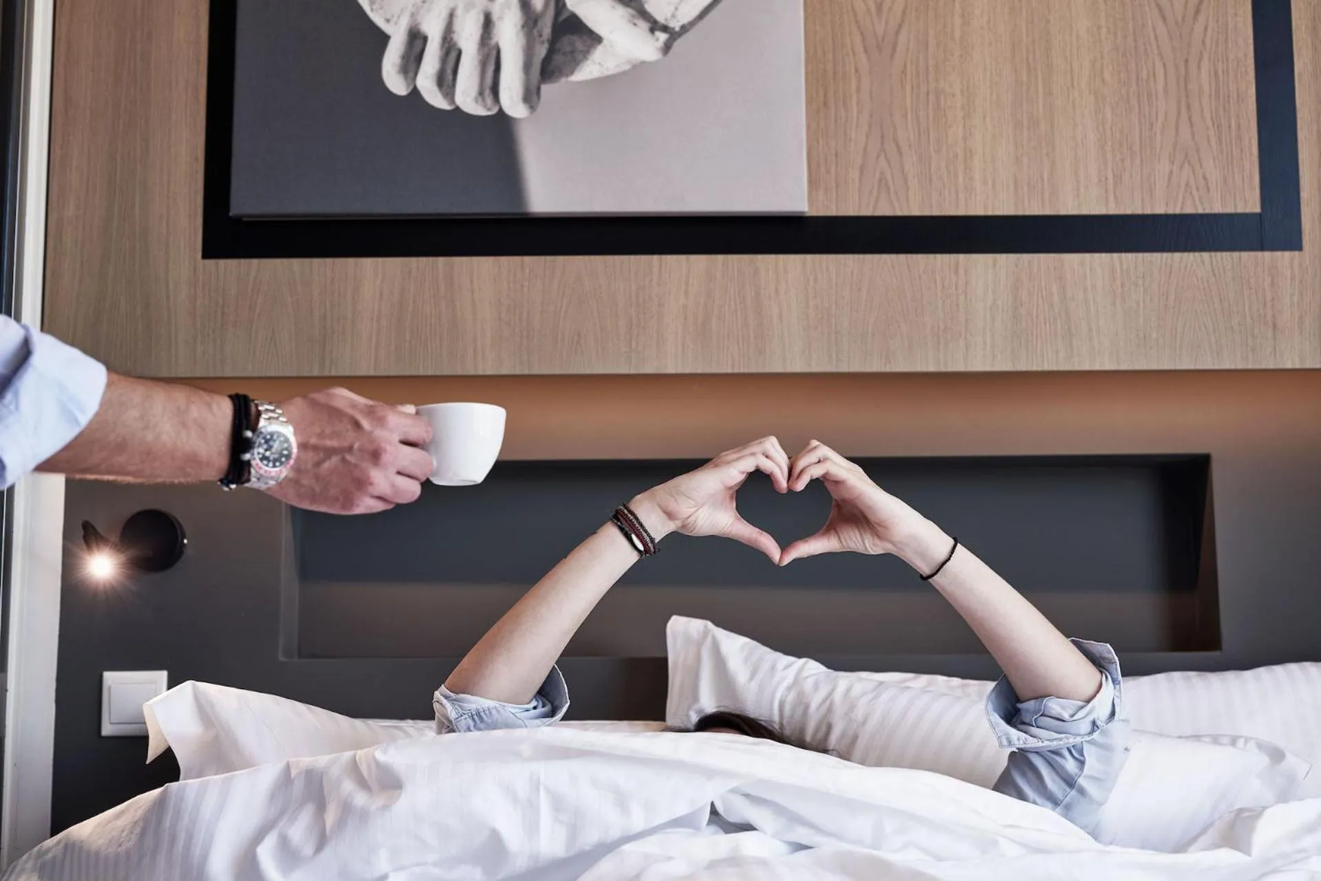 Bed in Urban Frame Plaka