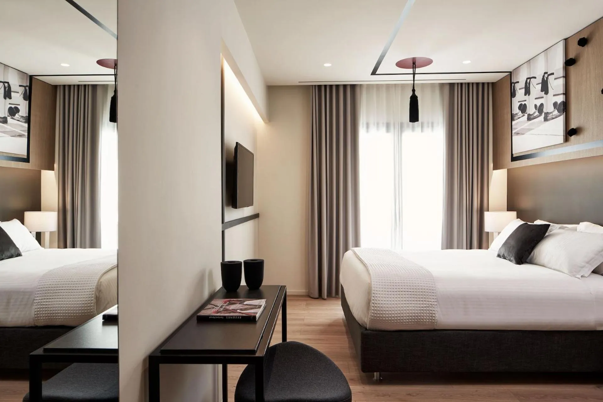 Bed in Urban Frame Plaka