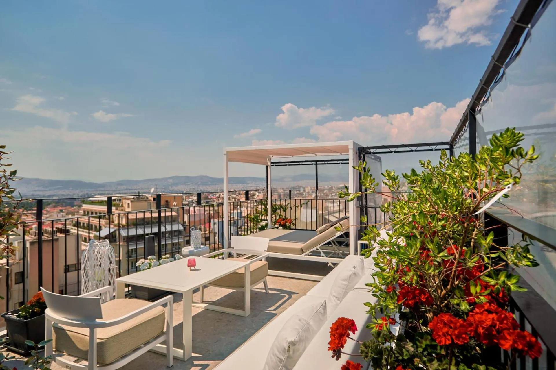 Patio in Urban Frame Plaka