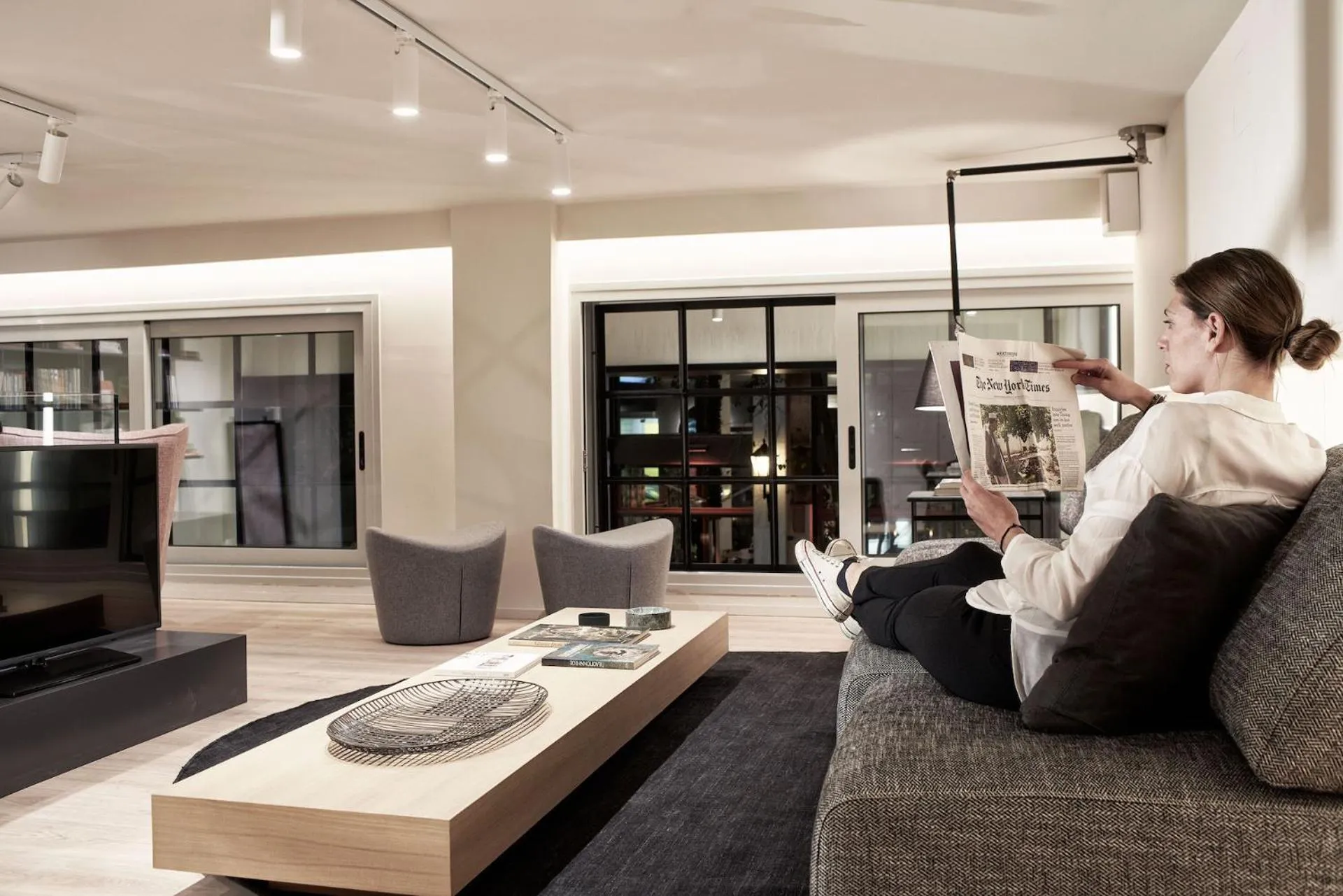 Living room in Urban Frame Plaka