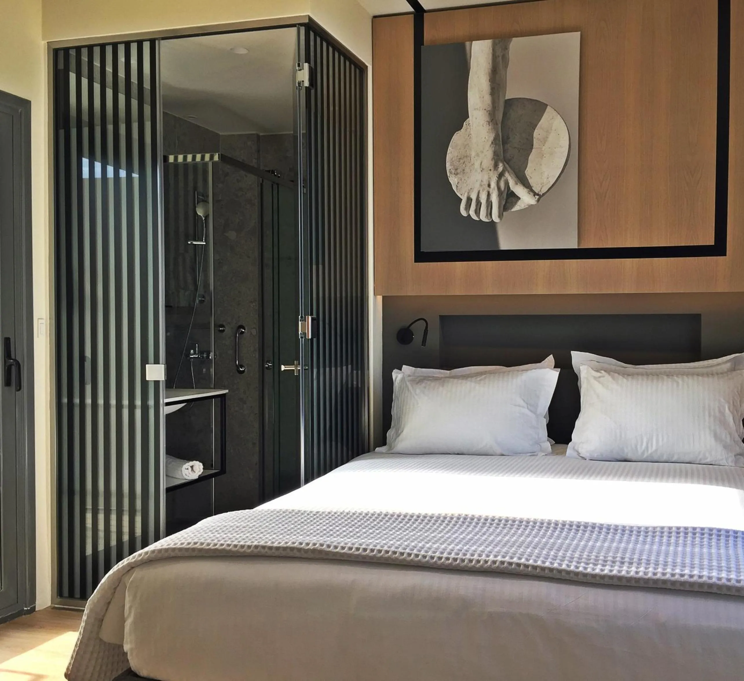 Bed in Urban Frame Plaka