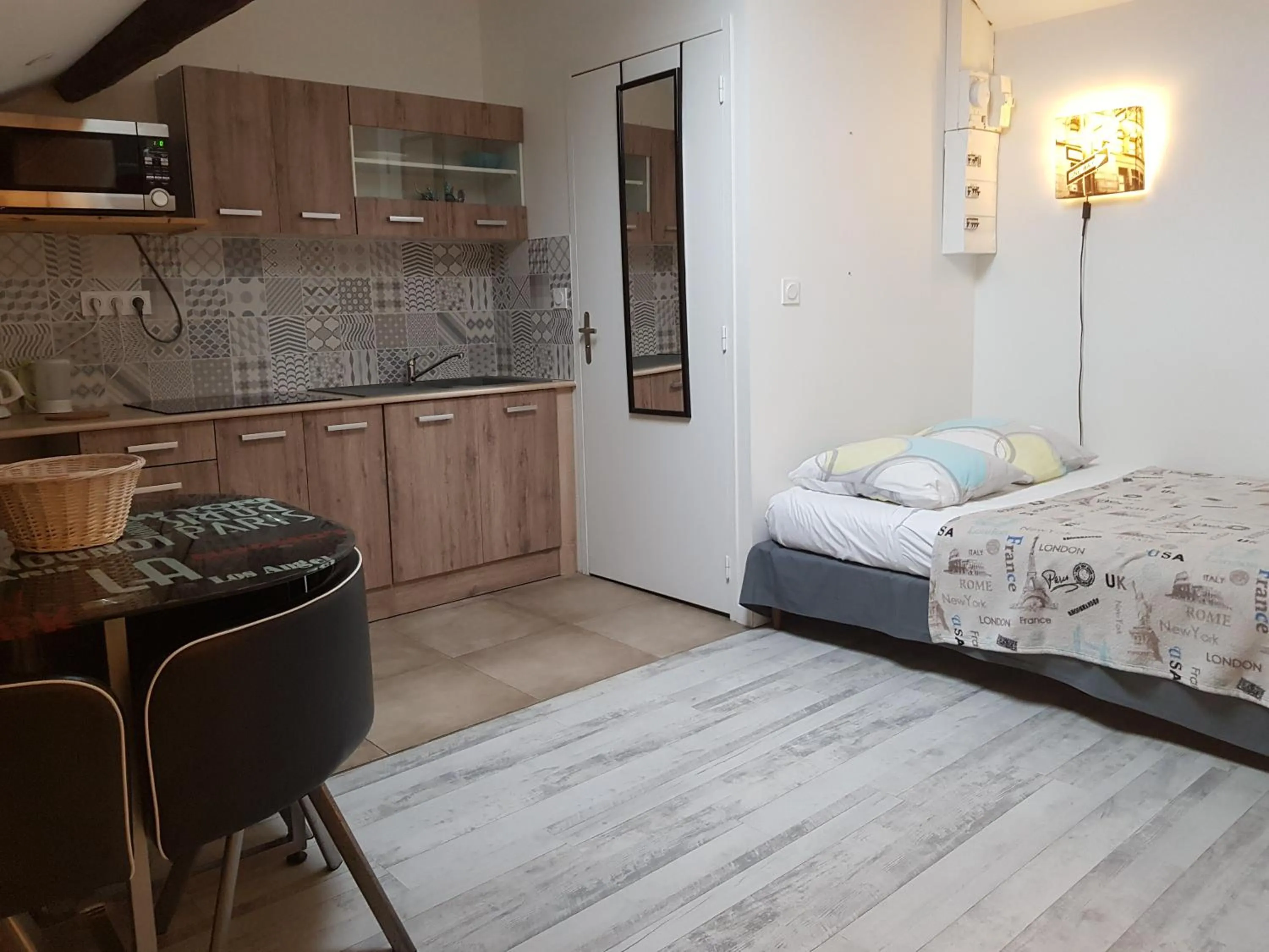 Bed in Appart hotel sathonay rillieux Lyon