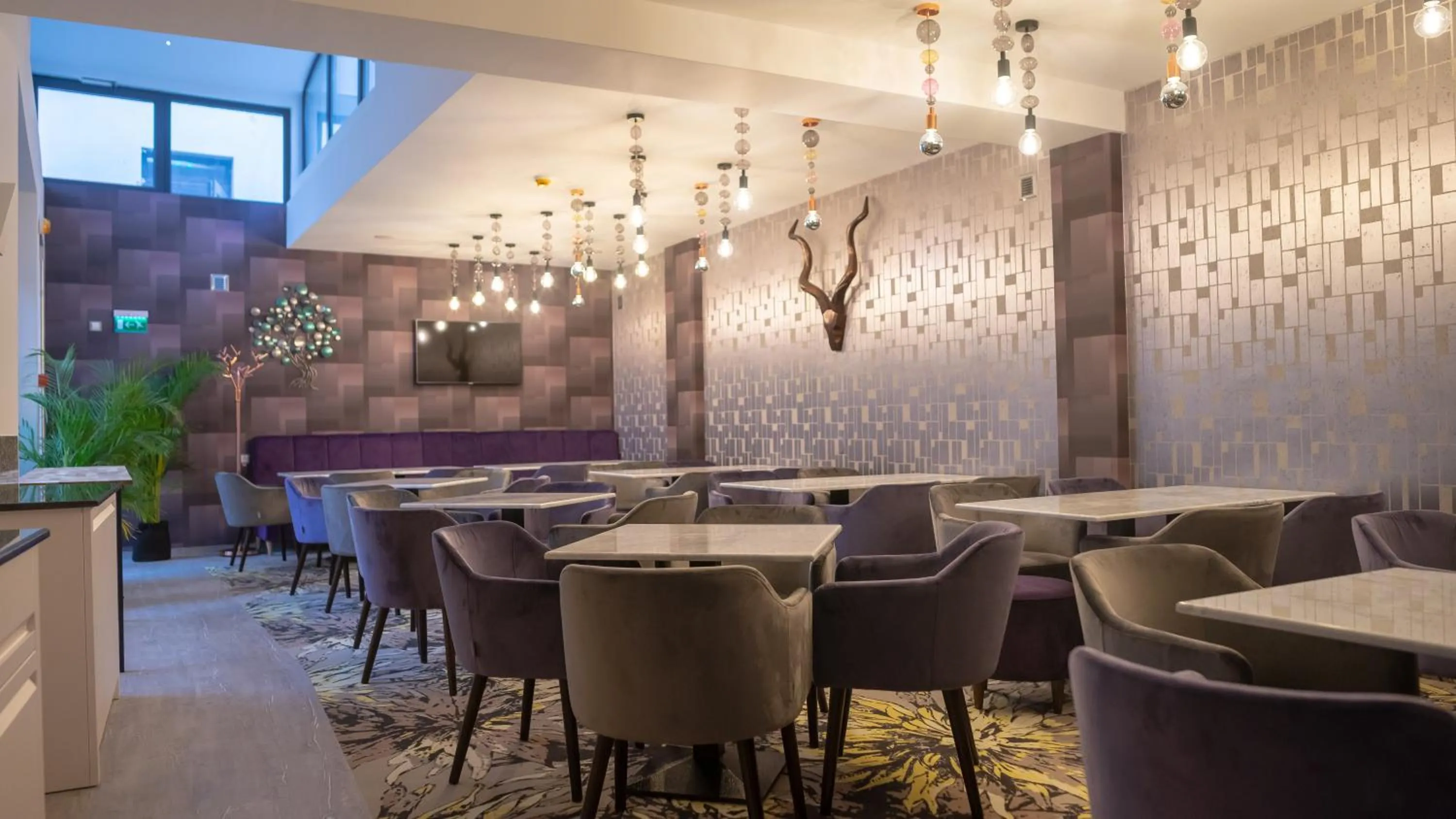 Restaurant/places to eat in ART Hotel