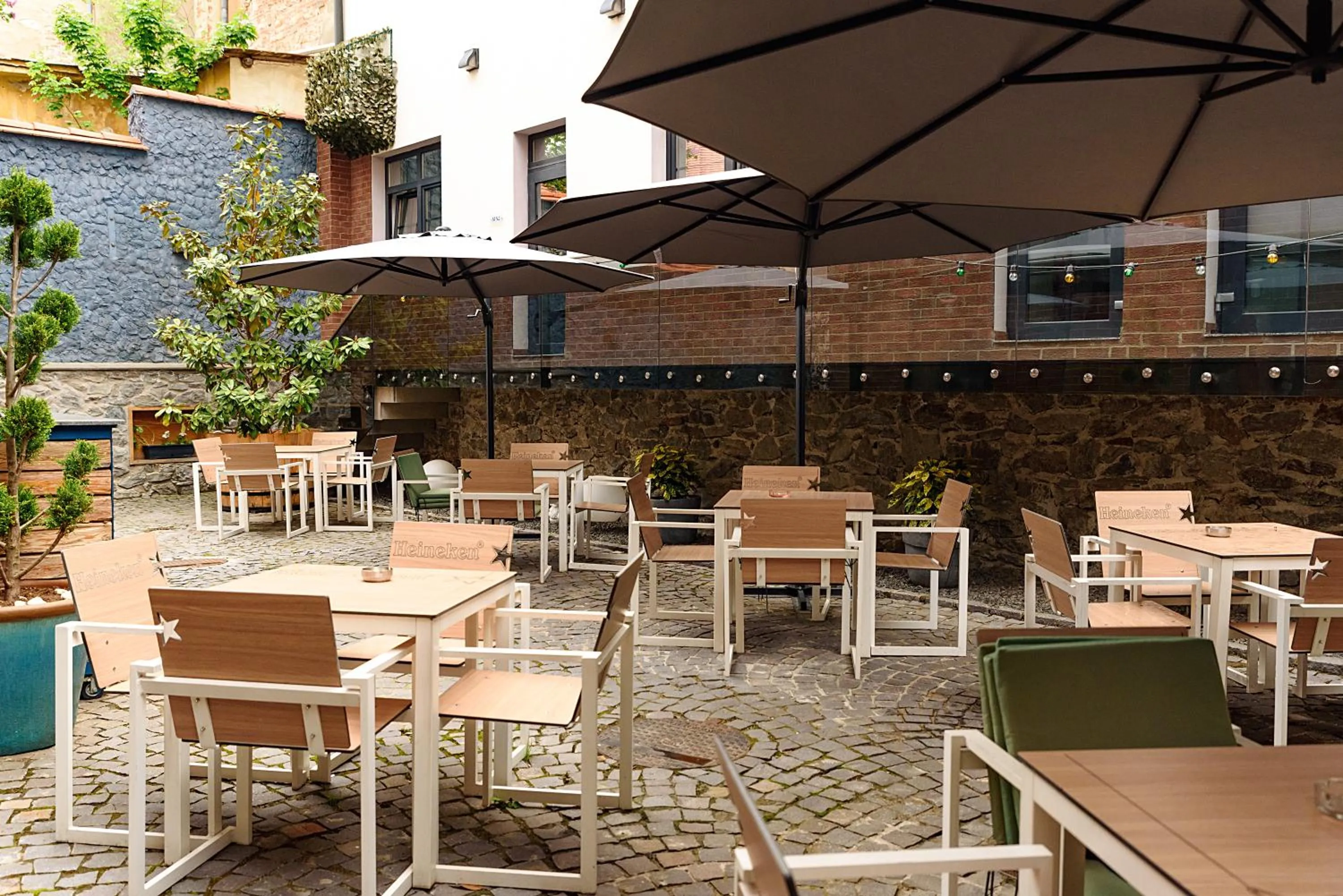 Restaurant/places to eat in ART Hotel