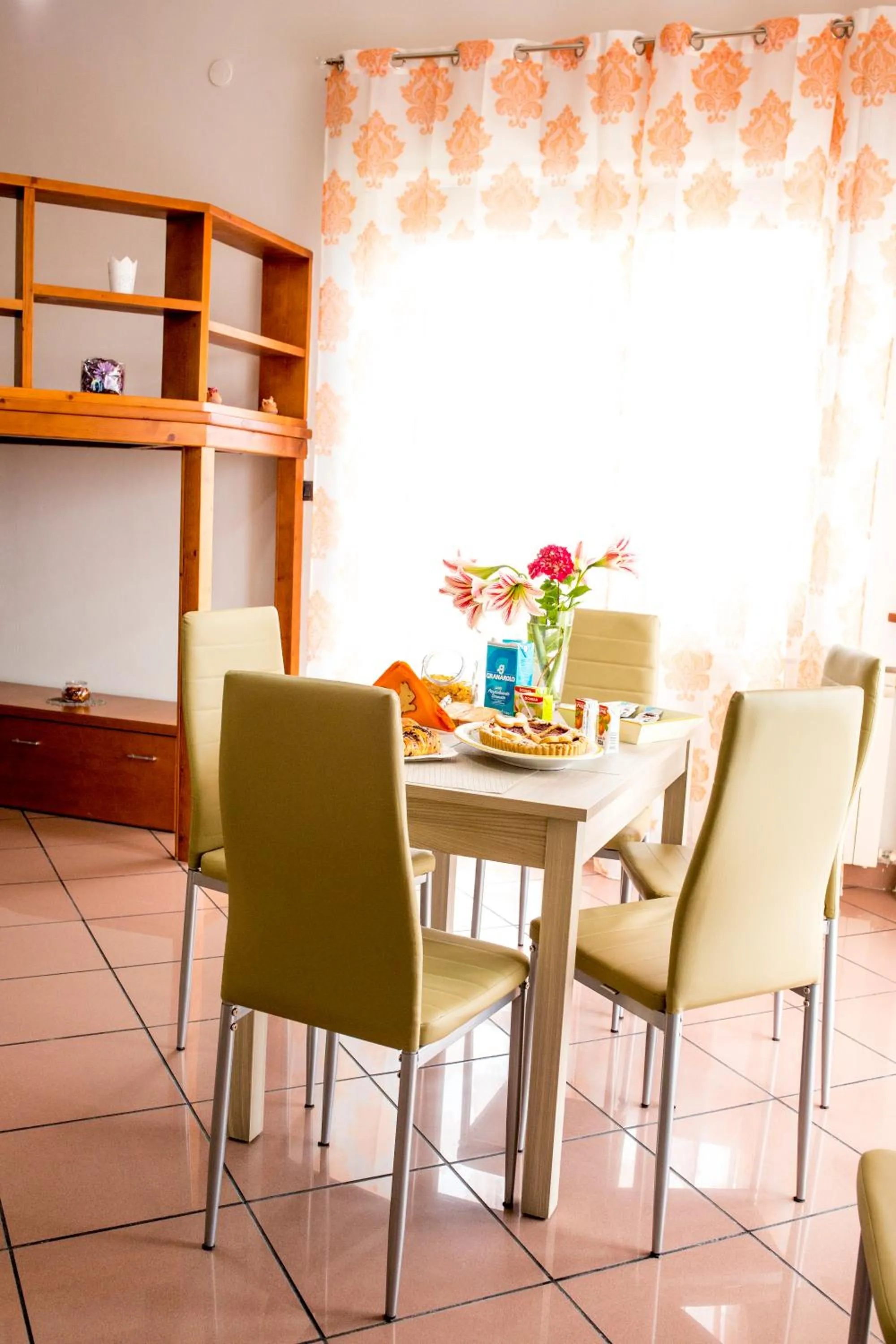 Dining area in B&B L'Aurora CAPUA