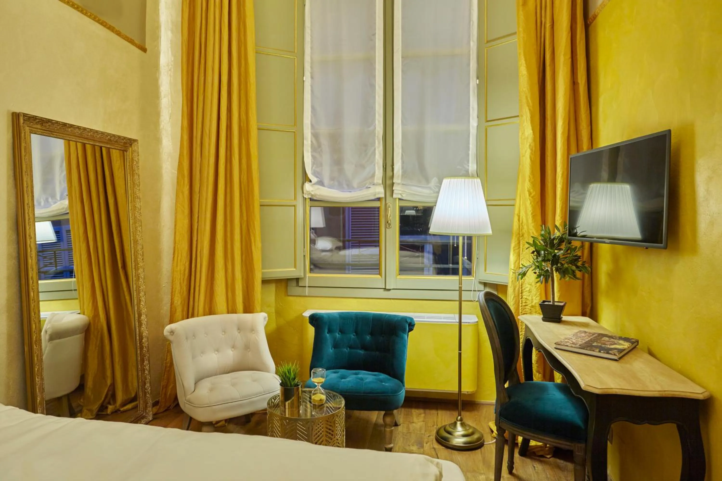 Seating area, Bed in Palazzo di Alcina - Residenza d'Epoca - Luxury Rooms -